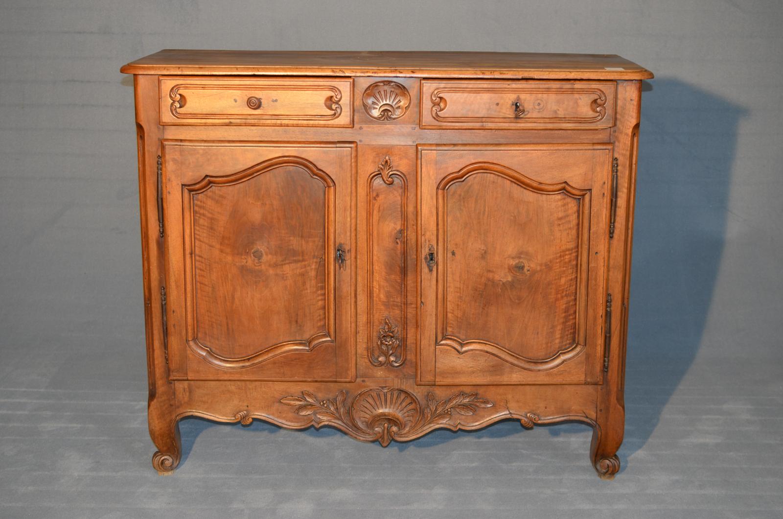 Louis XV sideboard in blond walnut of French origin more precisely of Lyon dated 1770. The sideboard has two upper drawers and lower doors with a single shelf inside. The locks and the two keys are completely original but we advise to revise the