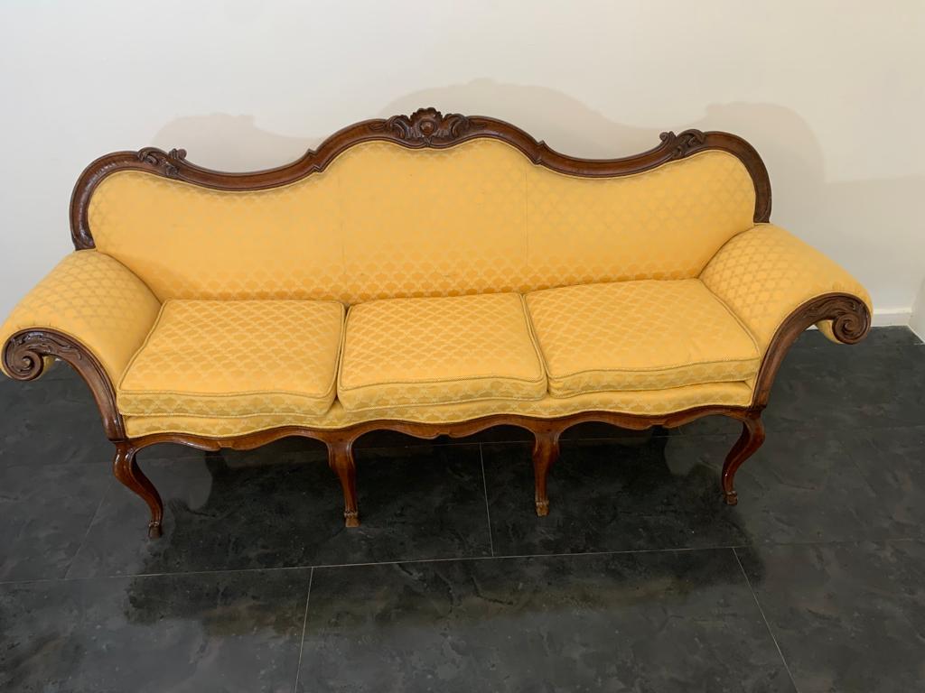 Louis XV conversation sofa, thick structure, solid in original patina.