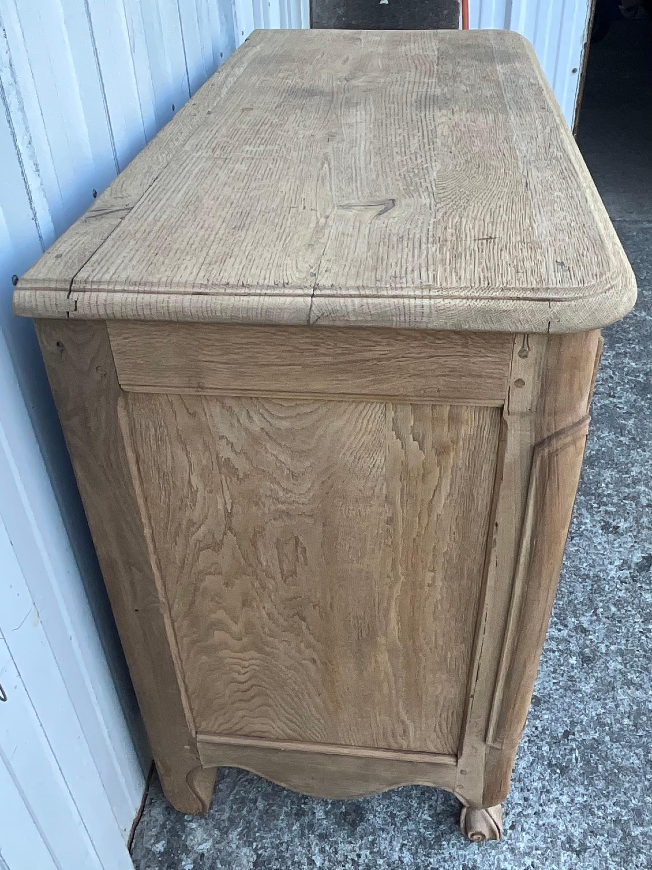 Commode Louis XV en Oak massif, fin du XVIIIe siècle - Val de Loire en vente 4