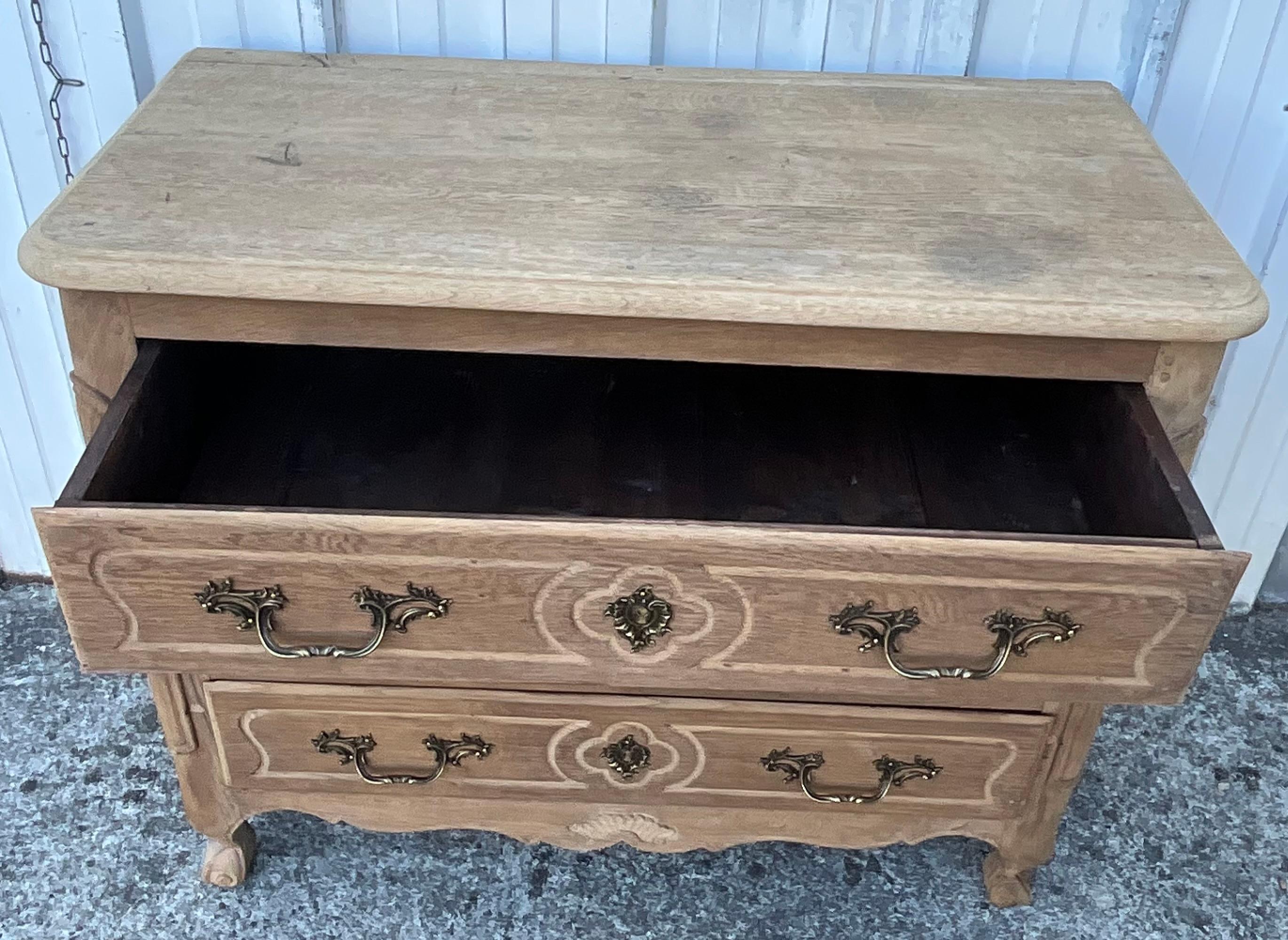 Commode Louis XV en Oak massif, fin du XVIIIe siècle - Val de Loire en vente 5