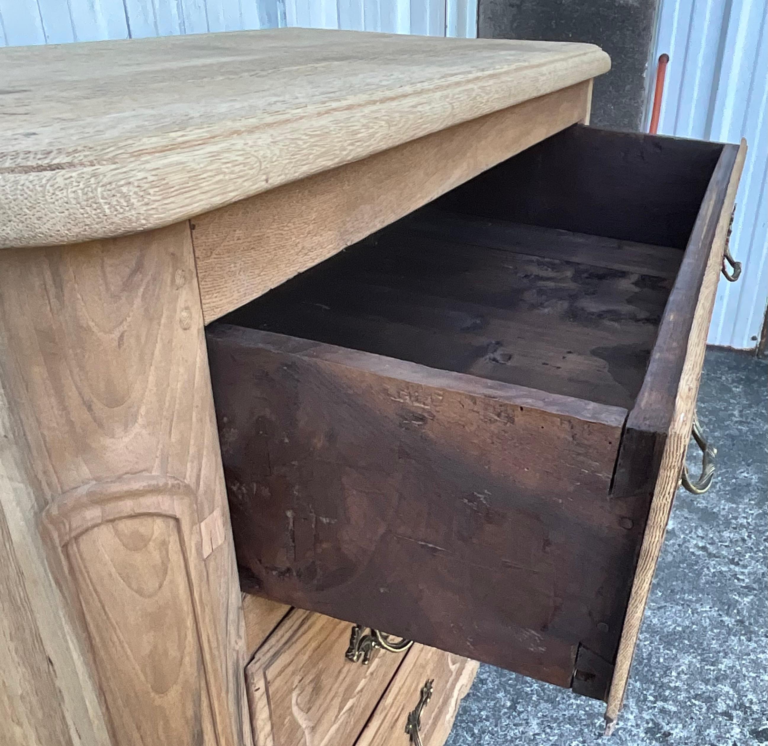 Commode Louis XV en Oak massif, fin du XVIIIe siècle - Val de Loire en vente 6