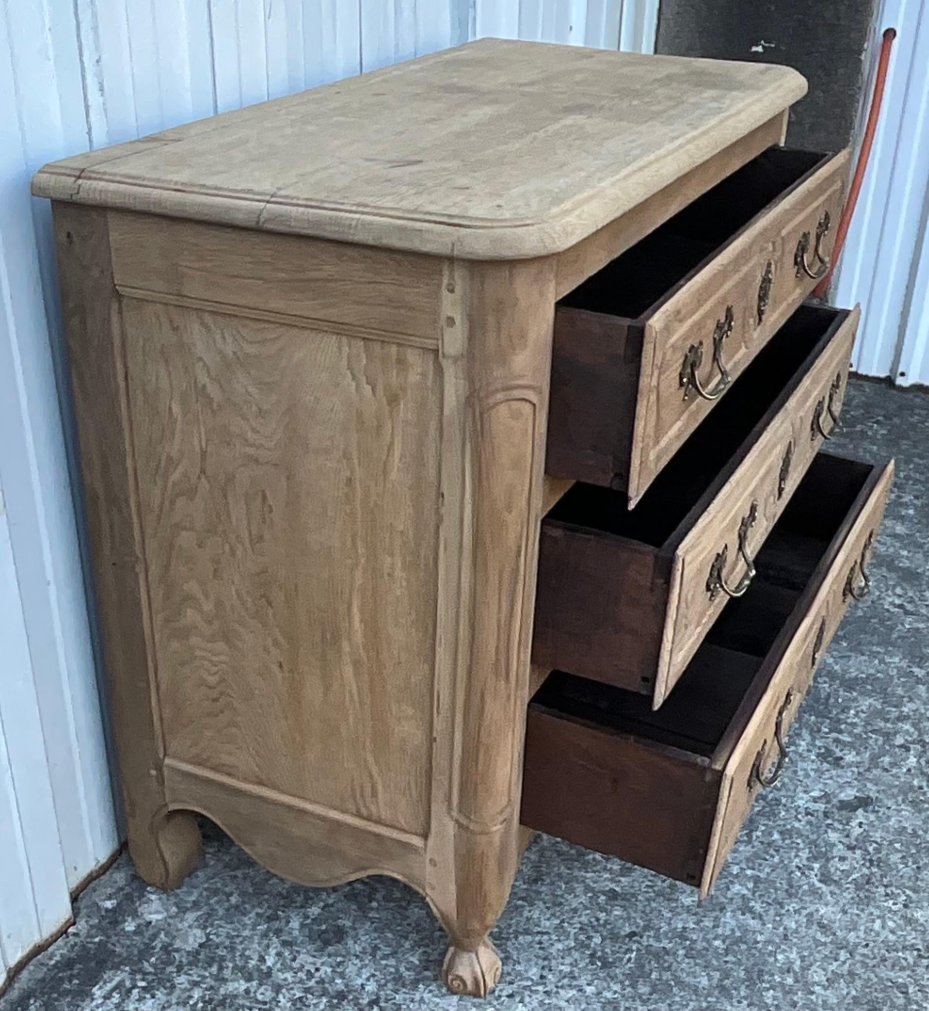 Commode Louis XV en Oak massif, fin du XVIIIe siècle - Val de Loire en vente 8