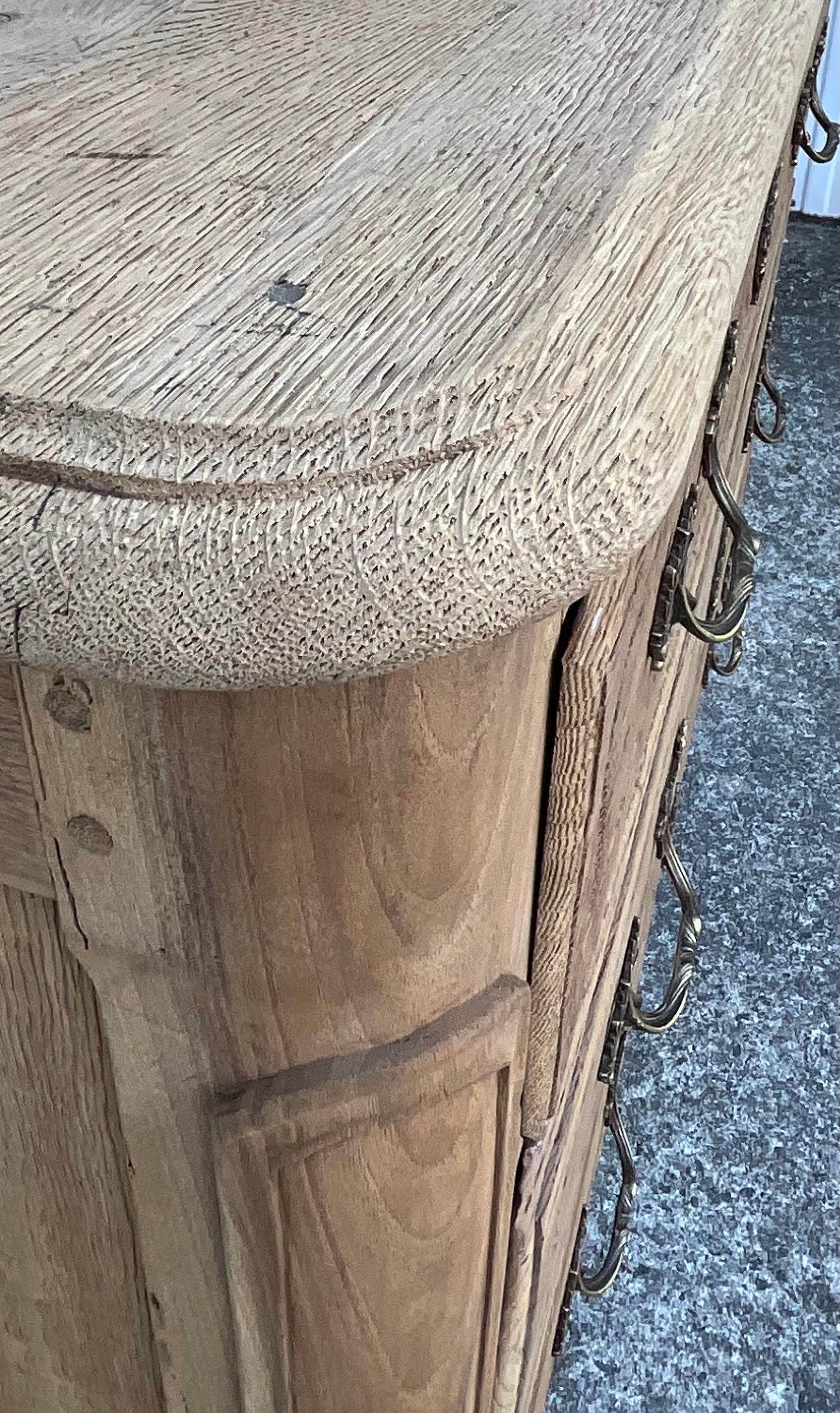 Commode Louis XV en Oak massif, fin du XVIIIe siècle - Val de Loire en vente 11