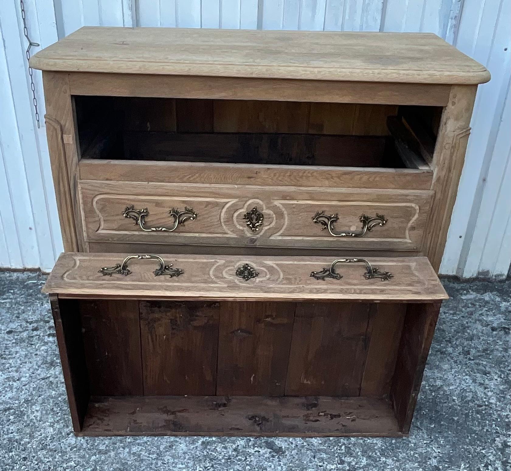 Commode Louis XV en Oak massif, fin du XVIIIe siècle - Val de Loire en vente 13