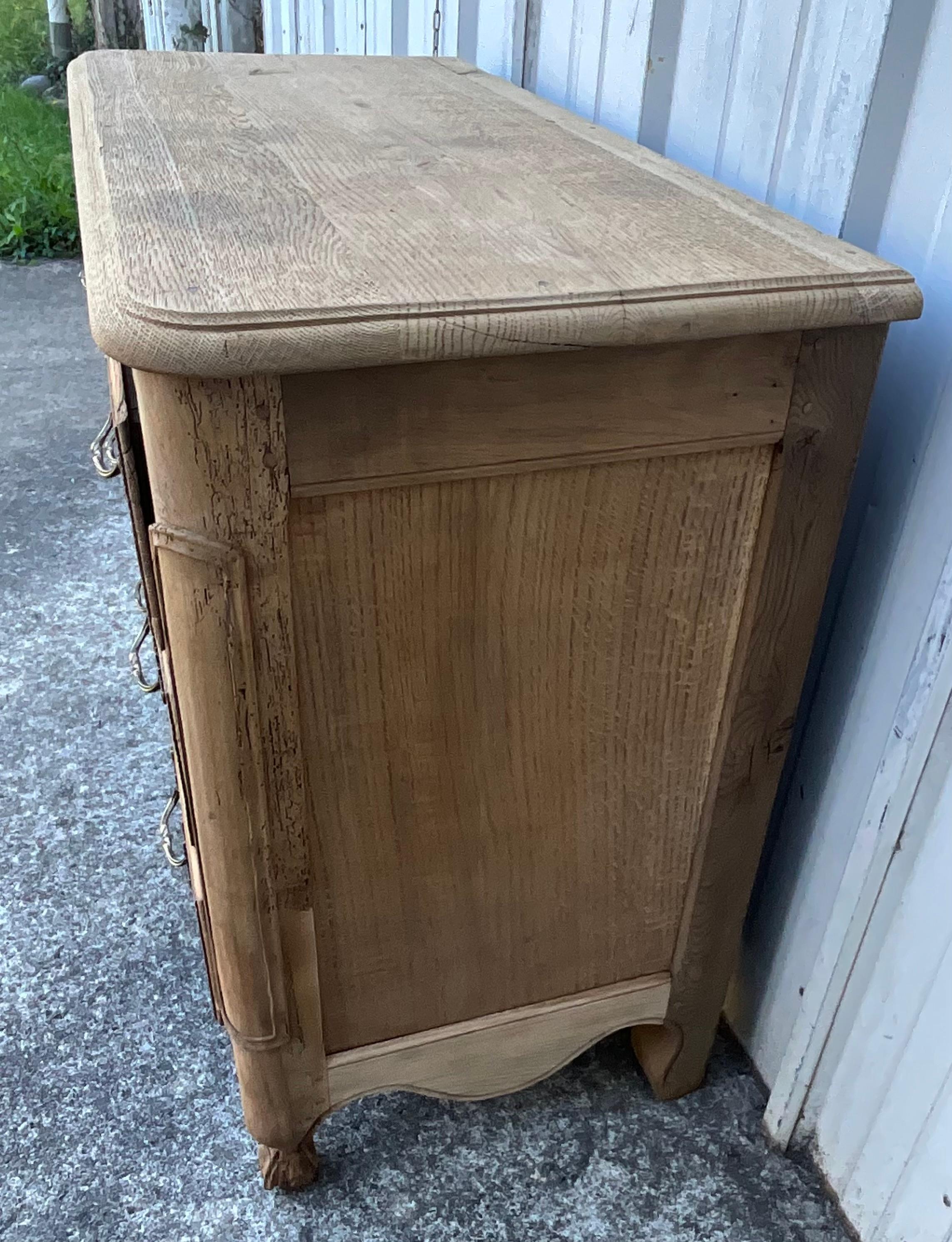 Chêne Commode Louis XV en Oak massif, fin du XVIIIe siècle - Val de Loire en vente