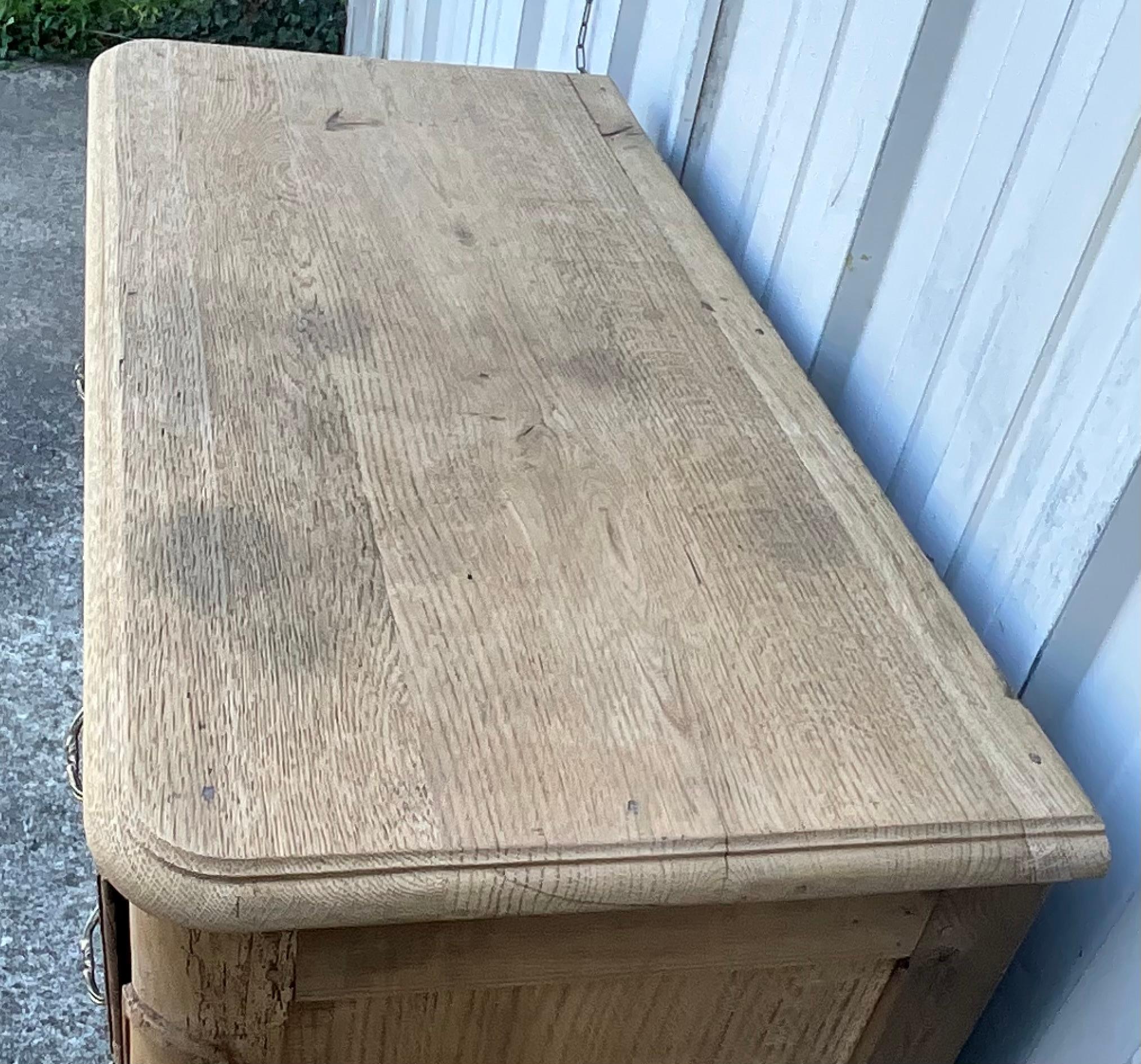 Commode Louis XV en Oak massif, fin du XVIIIe siècle - Val de Loire en vente 1