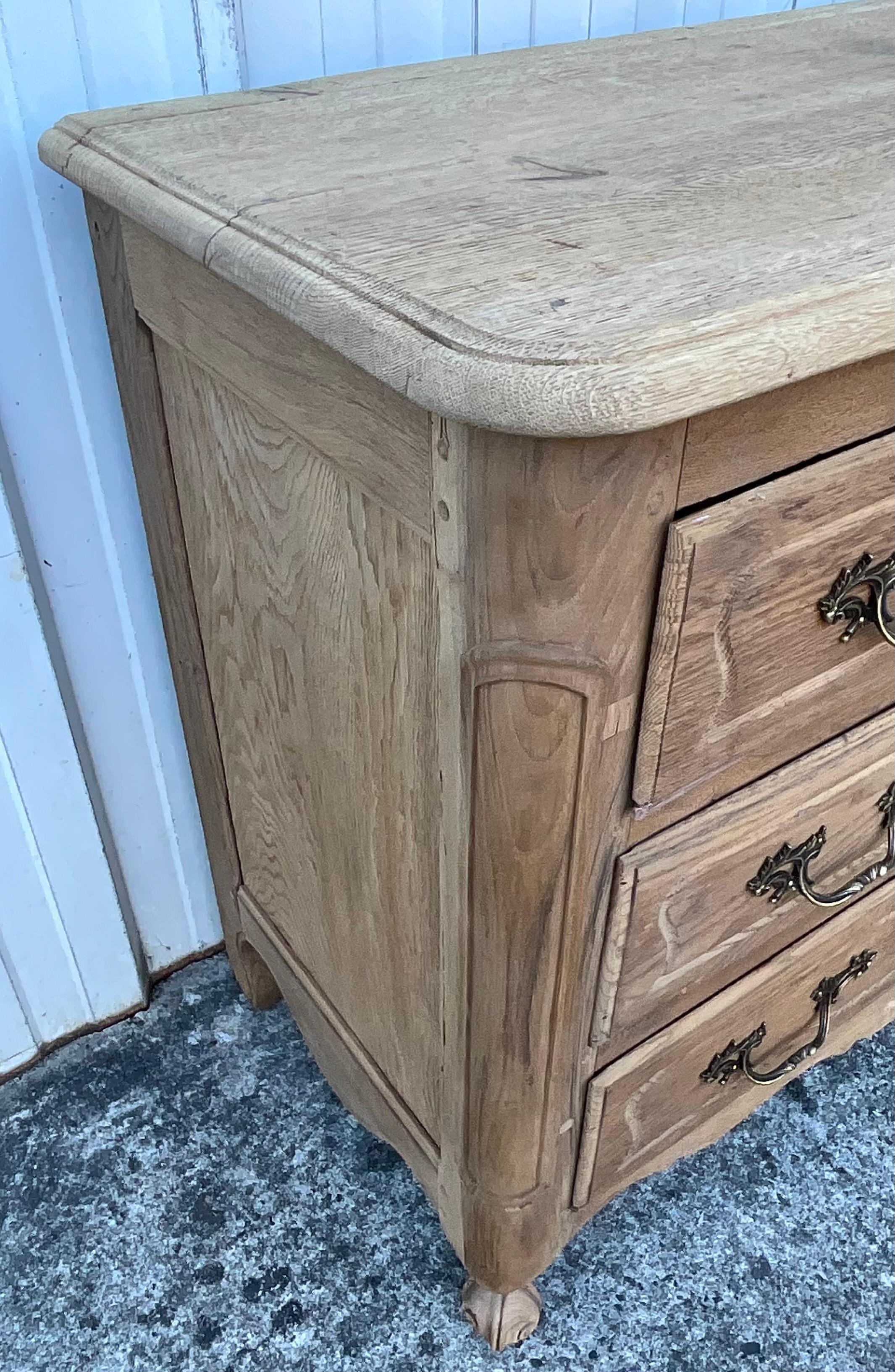 Commode Louis XV en Oak massif, fin du XVIIIe siècle - Val de Loire en vente 3
