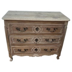 Commodes and Chests of Drawers