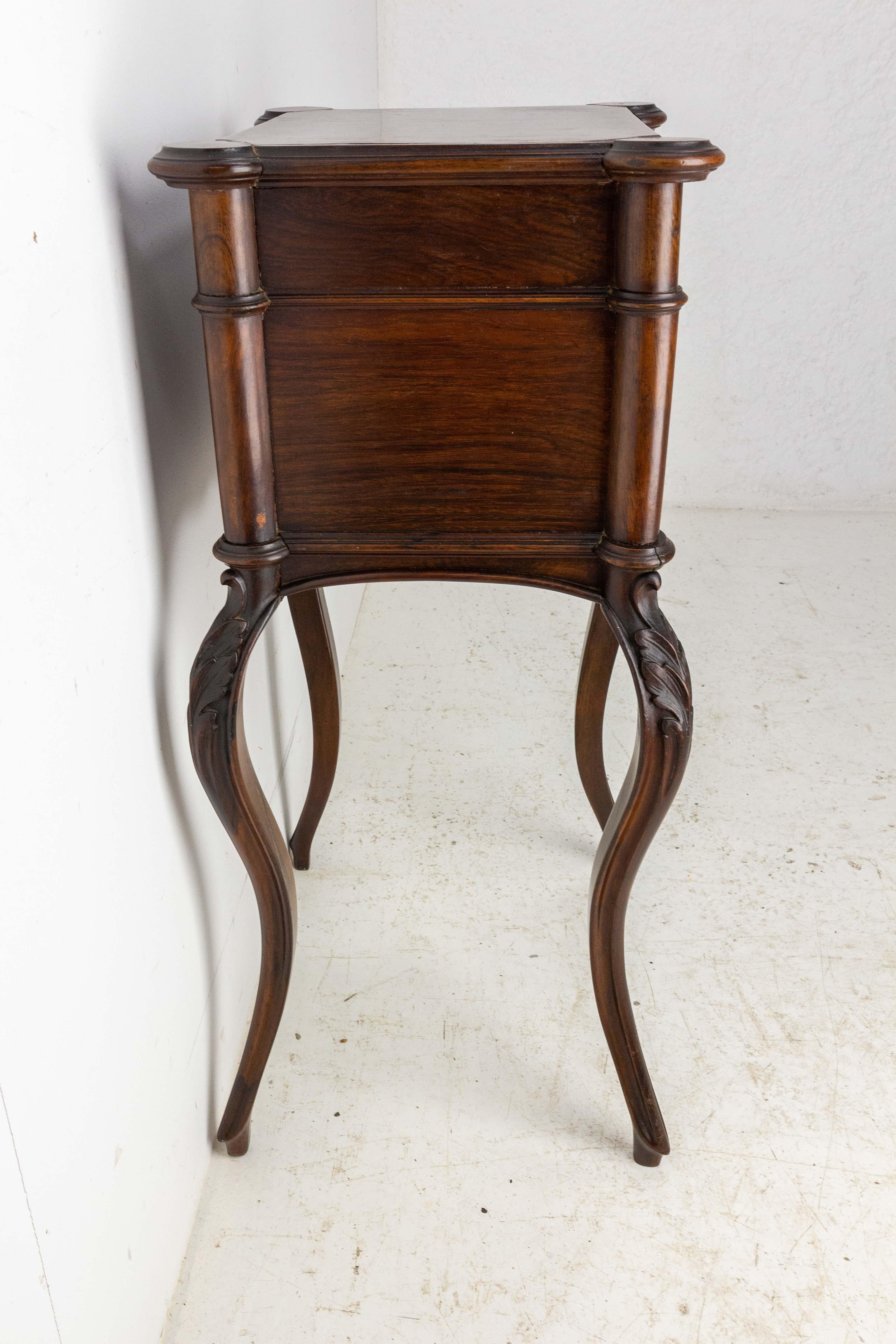 Louis XV St. Side Cabinet Nightstand French Chestnut Bedside Table, Late 19th C. In Good Condition For Sale In Labrit, Landes