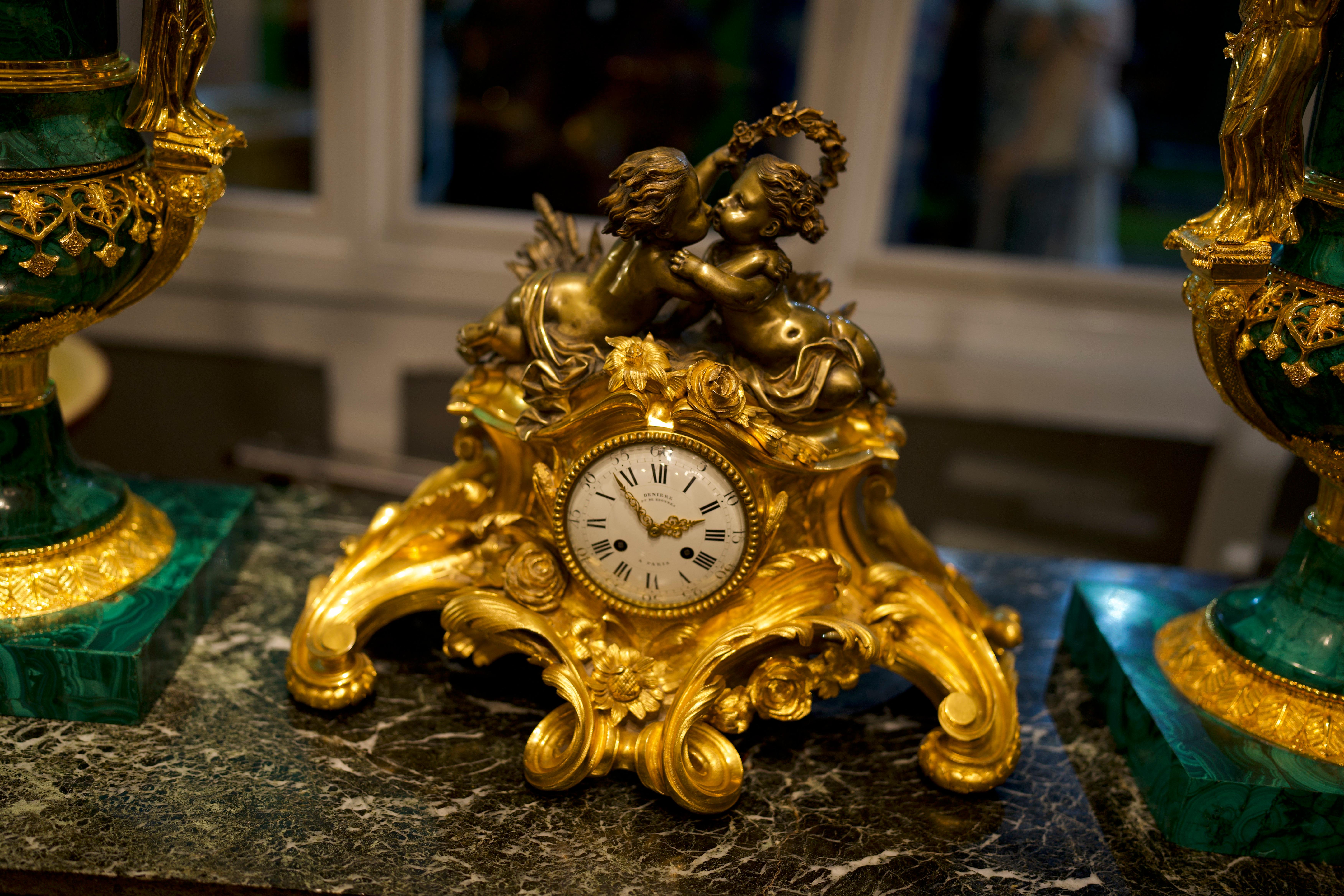 Louis XV Style 19th Century French Figural Gilt Bronze Mantel Clock In Excellent Condition For Sale In Southall, GB