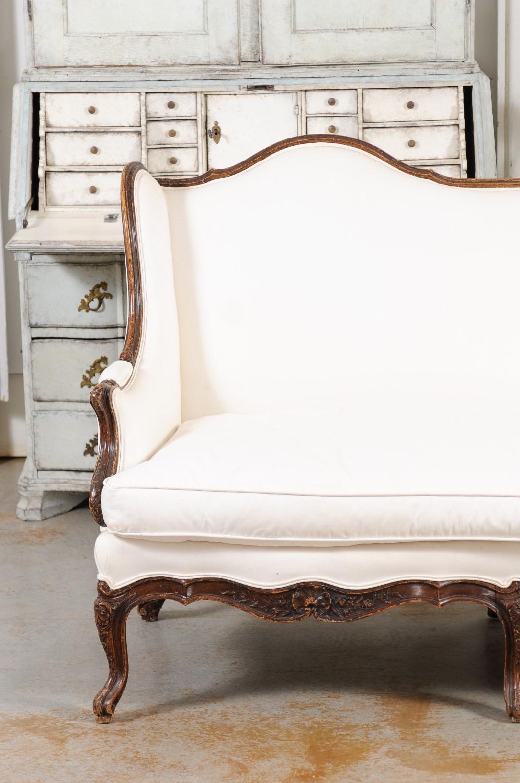 Louis XV Style 19th Century French Walnut Wingback Canapé with Cabriole Legs In Good Condition In Atlanta, GA
