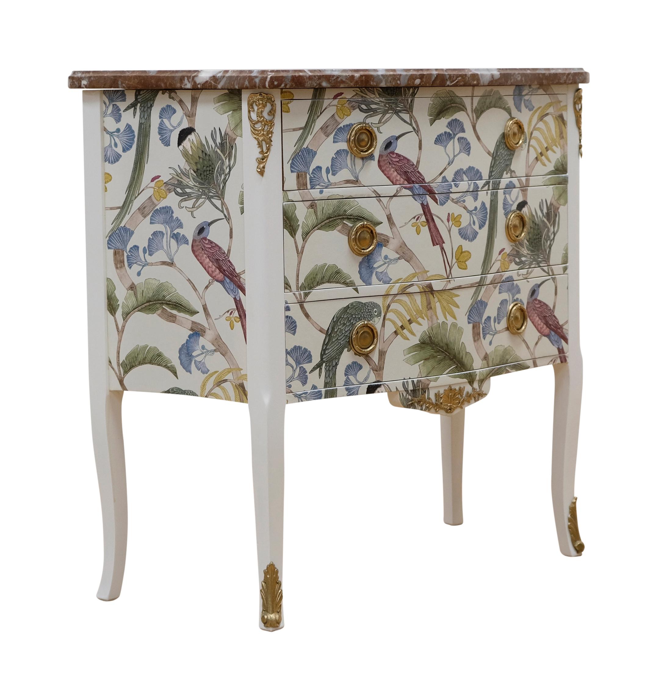 Gustavian Louis XV style 3 drawer chest with exotic birds design and natural marble top For Sale