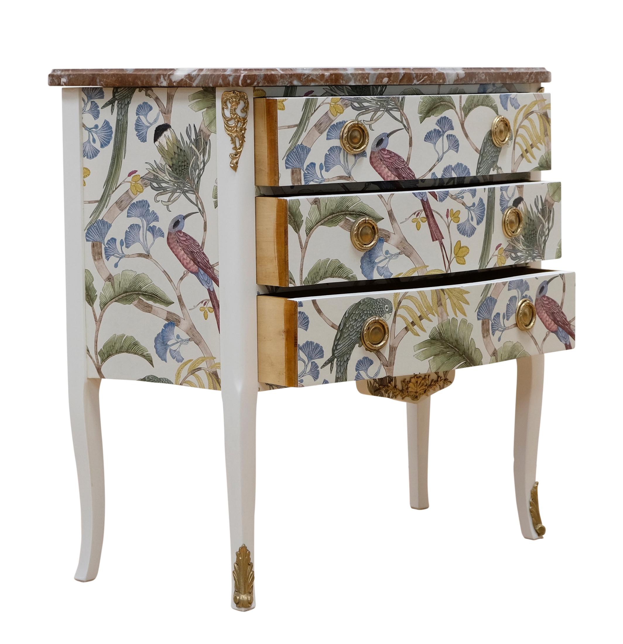 European Louis XV style 3 drawer chest with exotic birds design and natural marble top For Sale