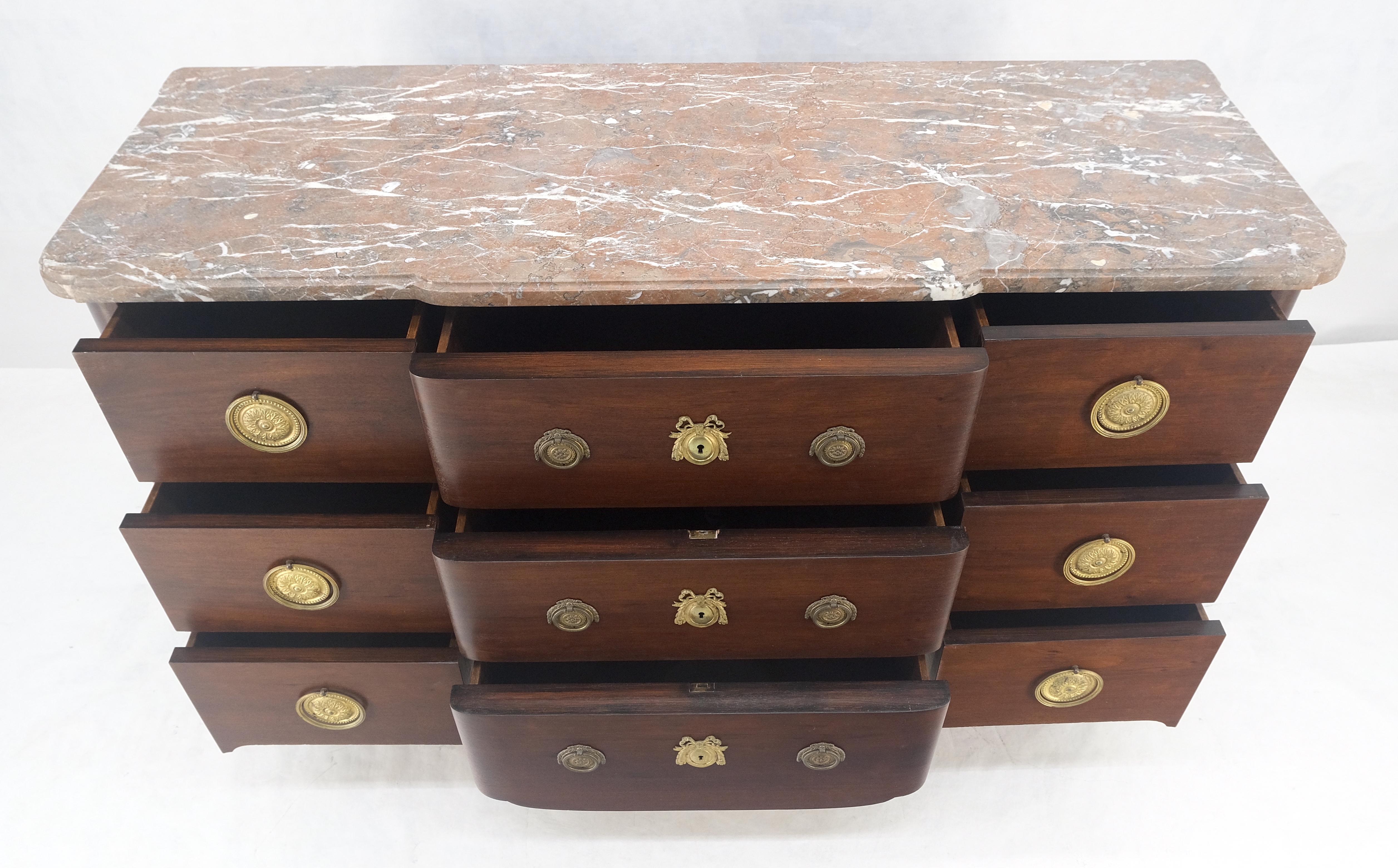 Louis XV Stil 9 Schubladen Marmorplatte Messing Ormolu Französisch Kommode MINT im Zustand „Hervorragend“ im Angebot in Rockaway, NJ