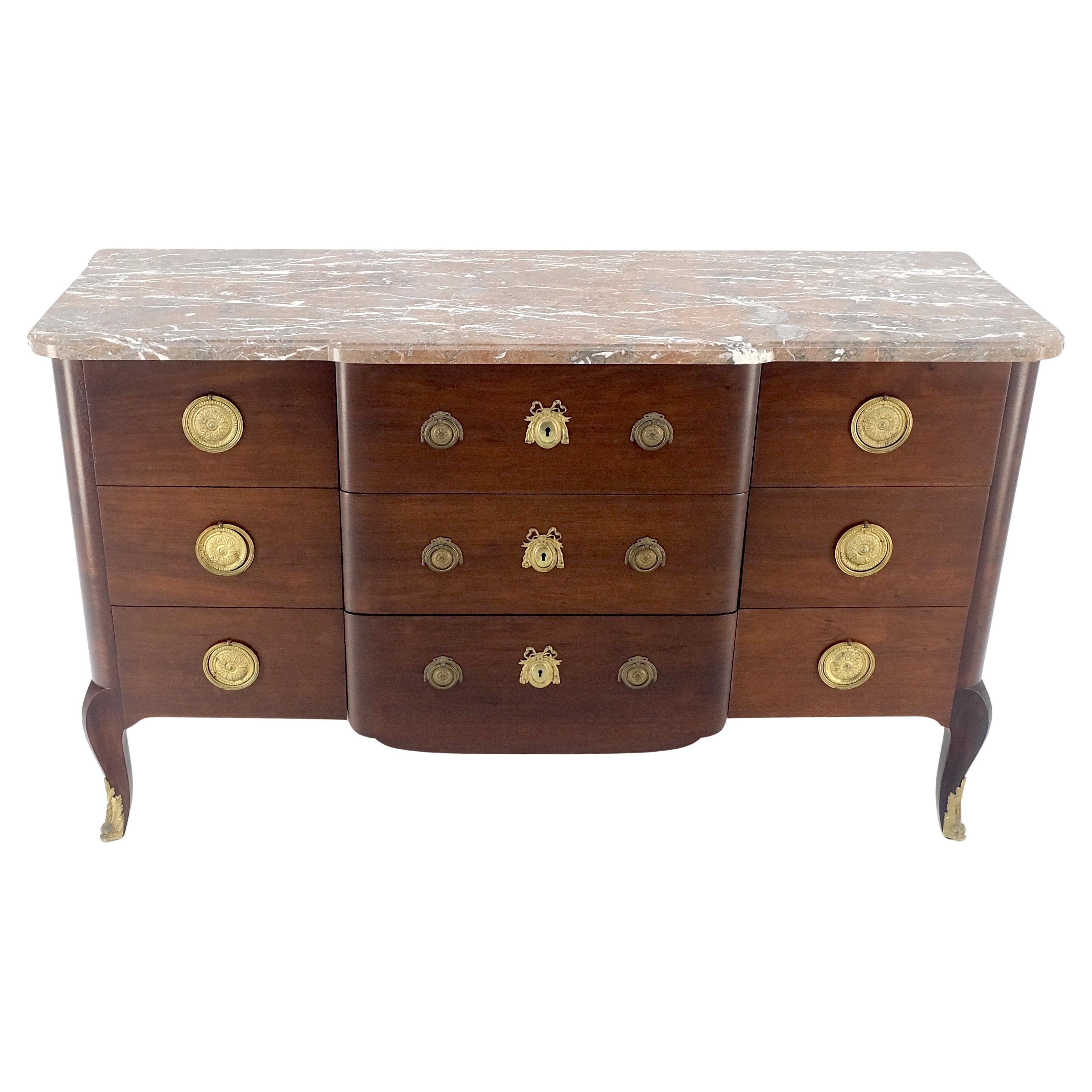 Commode française de style Louis XV à 9 tiroirs avec plateau en marbre et bronze doré MINT