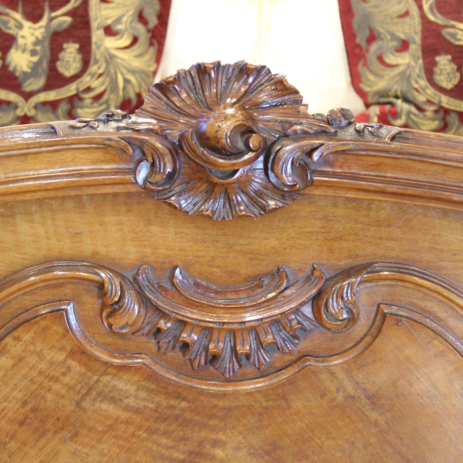 Antikes Bett im Stil Louis XV WK175 (Walnuss) im Angebot