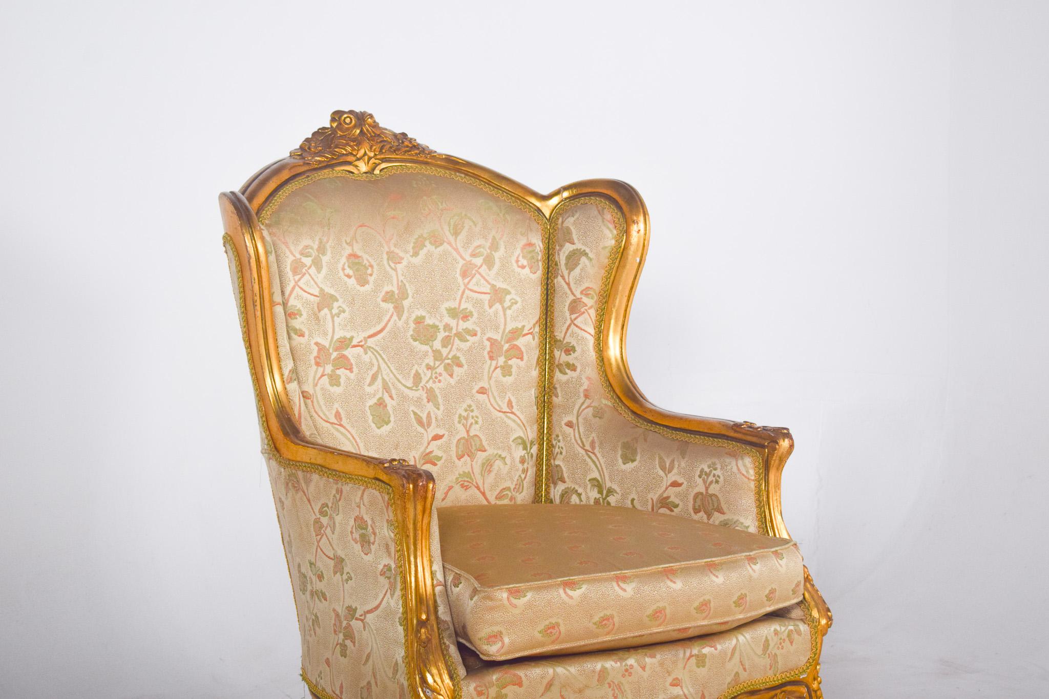 Louis XV Stil Sessel in Gold lackiert (Französisch) im Angebot