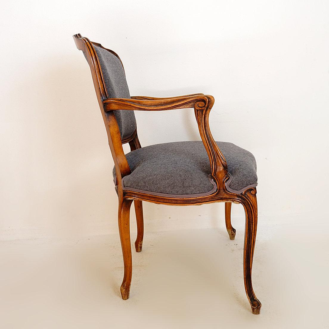 Fauteuil de style Louis XV - tissu gris souris en vente 4