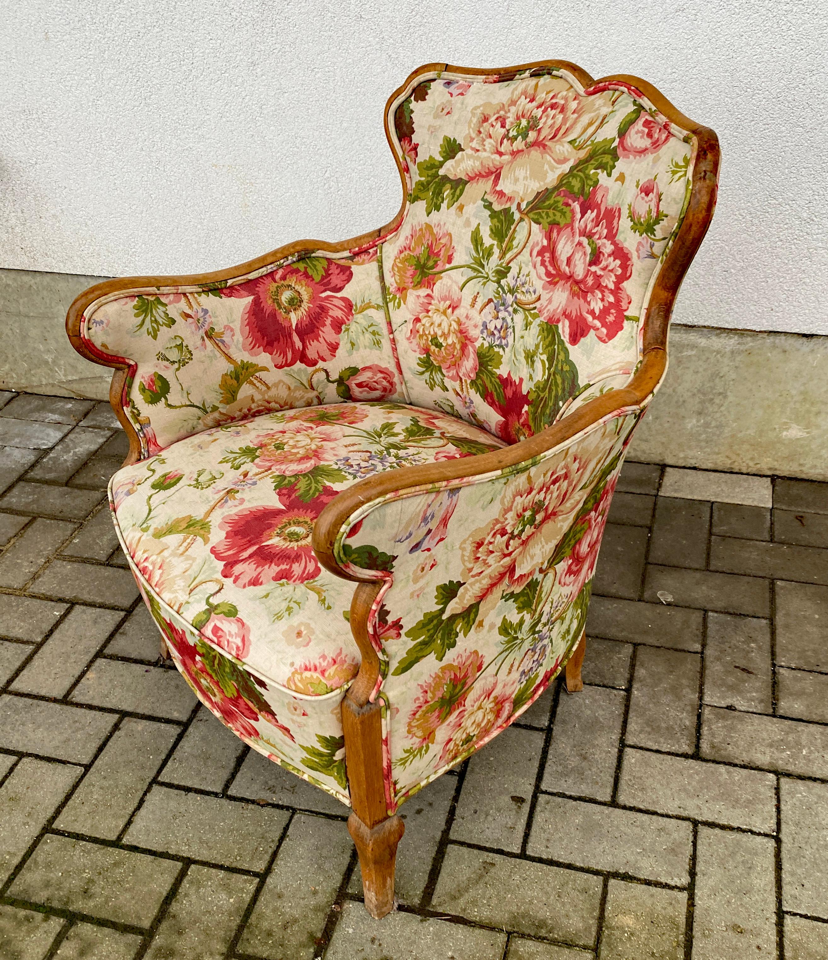 Louis XV style armchair, recently redone fabric good condition In Good Condition For Sale In Saint-Ouen, FR