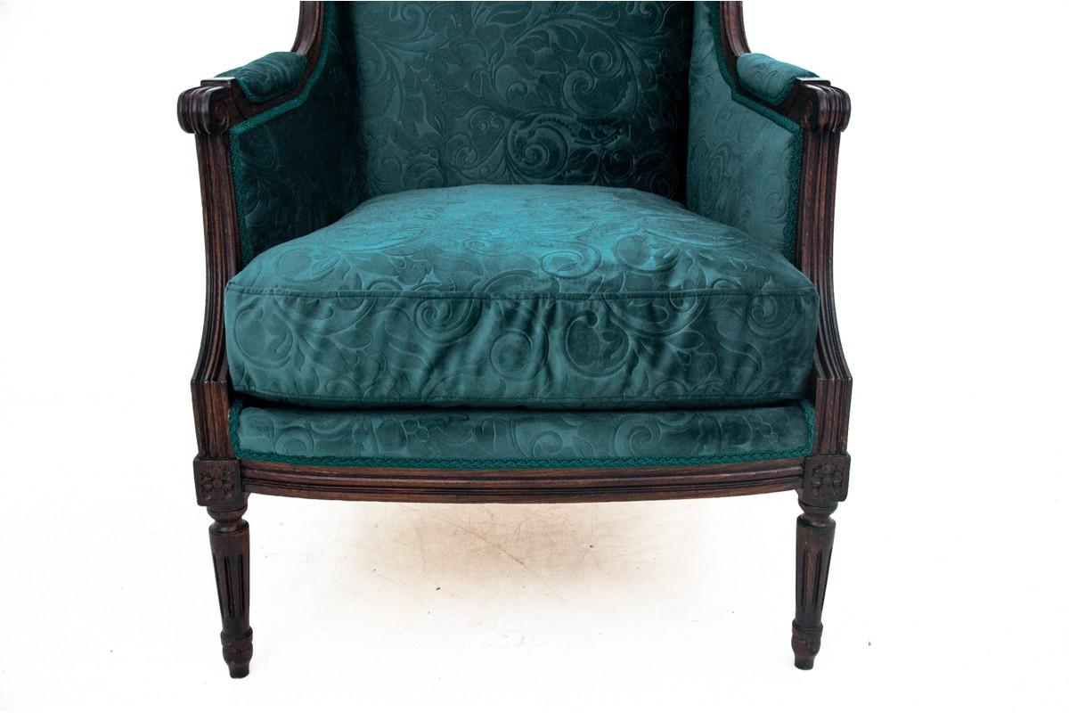 Louis XV style armchair set, France, circa 1890.

Very good condition.

Wood: oak

Dimensions: height 108 cm, seat height 45 cm, width 67 cm, depth 70 cm.