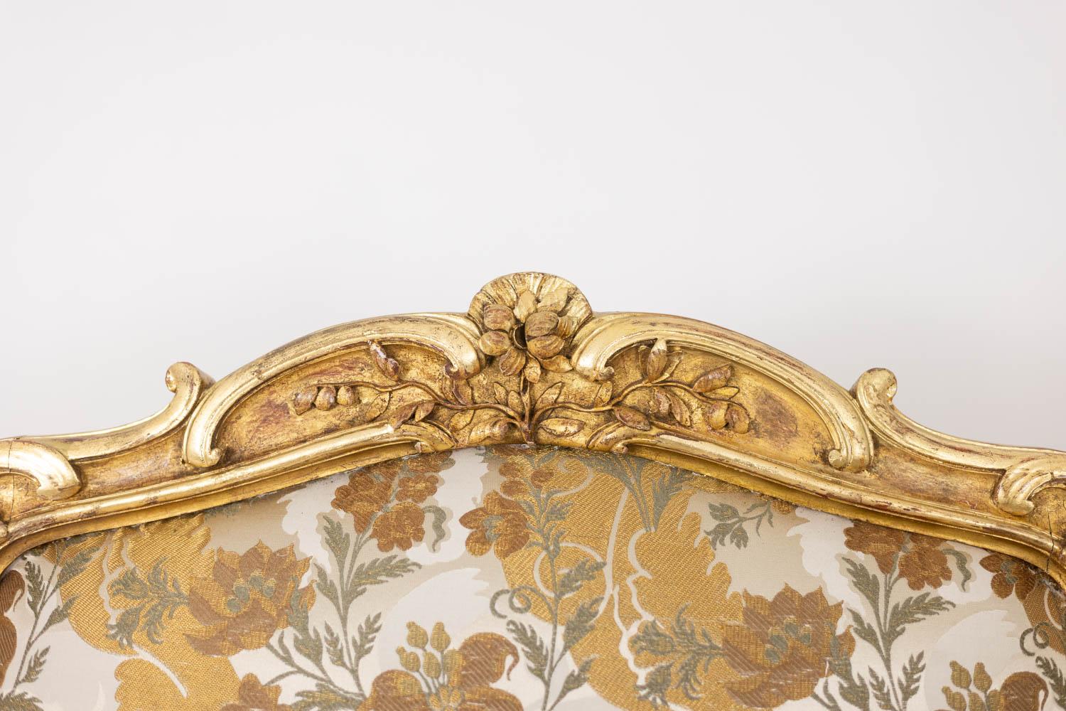 Sculpté Fauteuil de style Louis XV, avec son dossier de style reine. Période 1900-1950. en vente