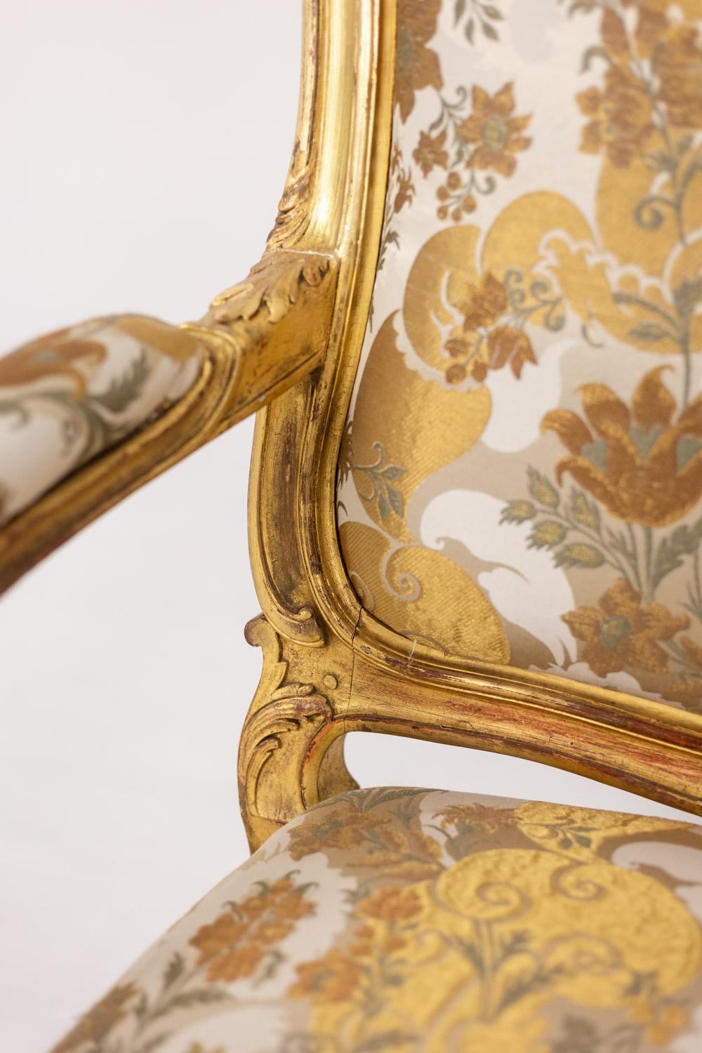 Fauteuil de style Louis XV, avec son dossier de style reine. Période 1900-1950. Excellent état - En vente à Saint-Ouen, FR