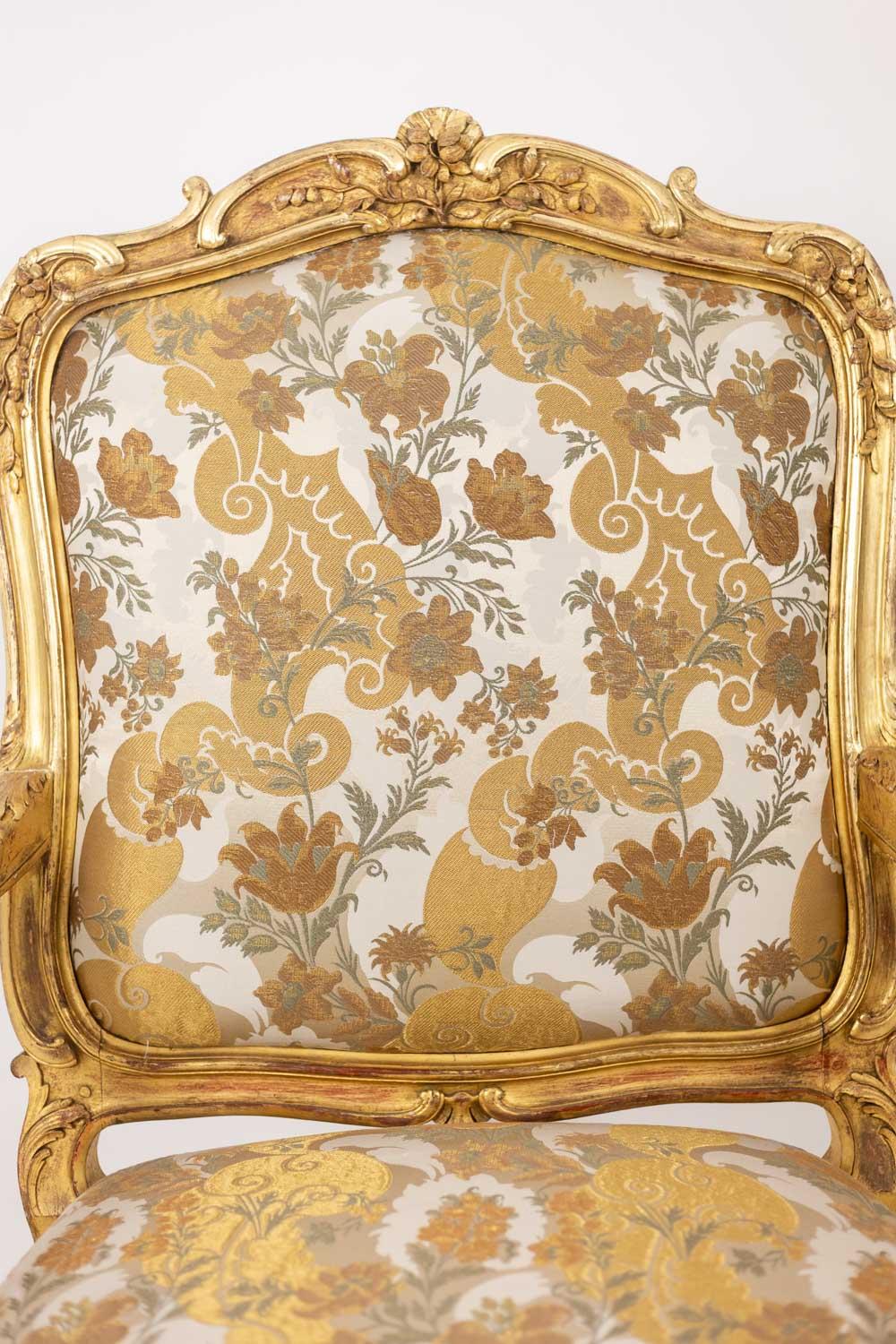 Bois Fauteuil de style Louis XV, avec son dossier de style reine. Période 1900-1950. en vente