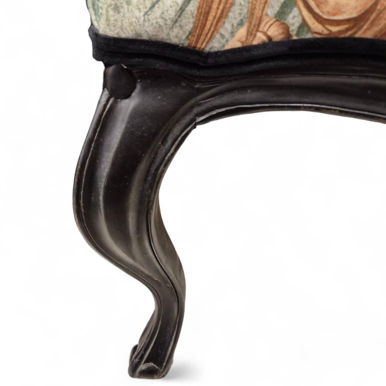 Fauteuil de style Louis XV avec tapisserie à iconographie surréaliste Bon état - En vente à NICE, FR