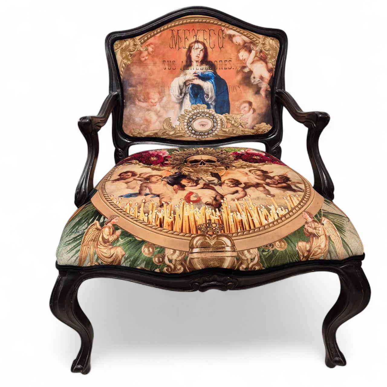Tissu Fauteuil de style Louis XV avec tapisserie à iconographie surréaliste en vente