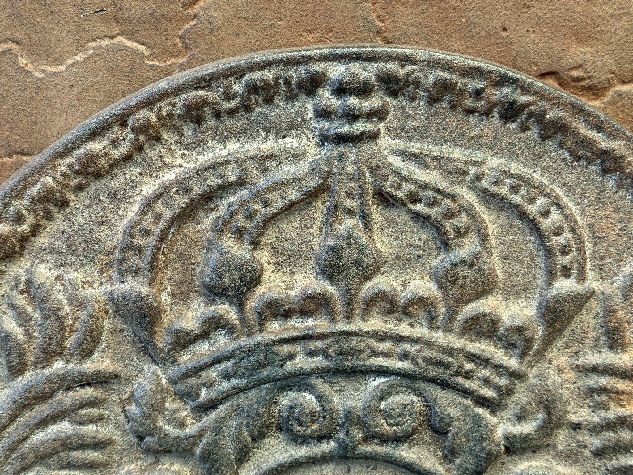 French Louis XV Style 'Arms of France' Fireback / Backsplash For Sale