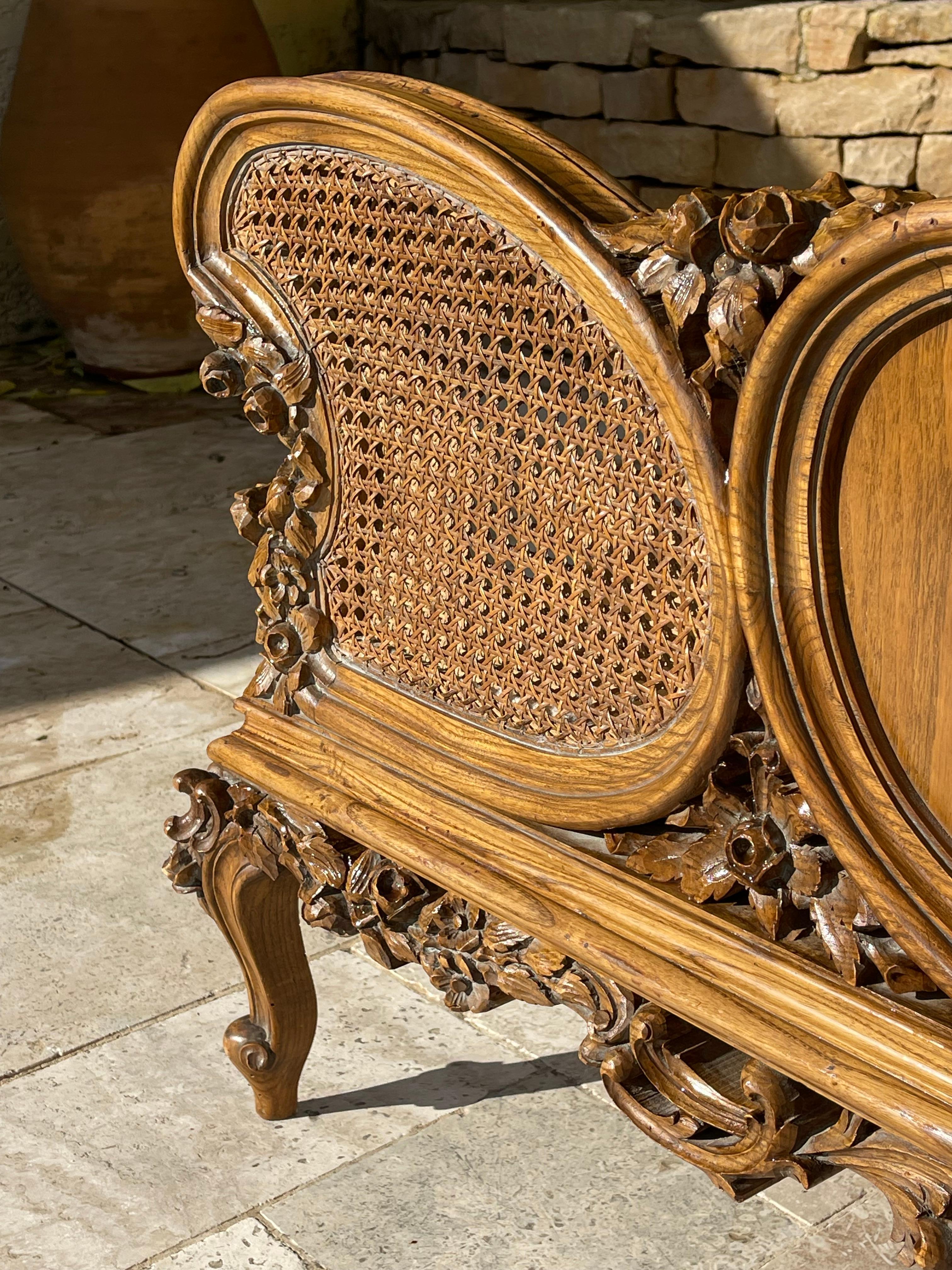 Lit de style Louis XV en vente 10