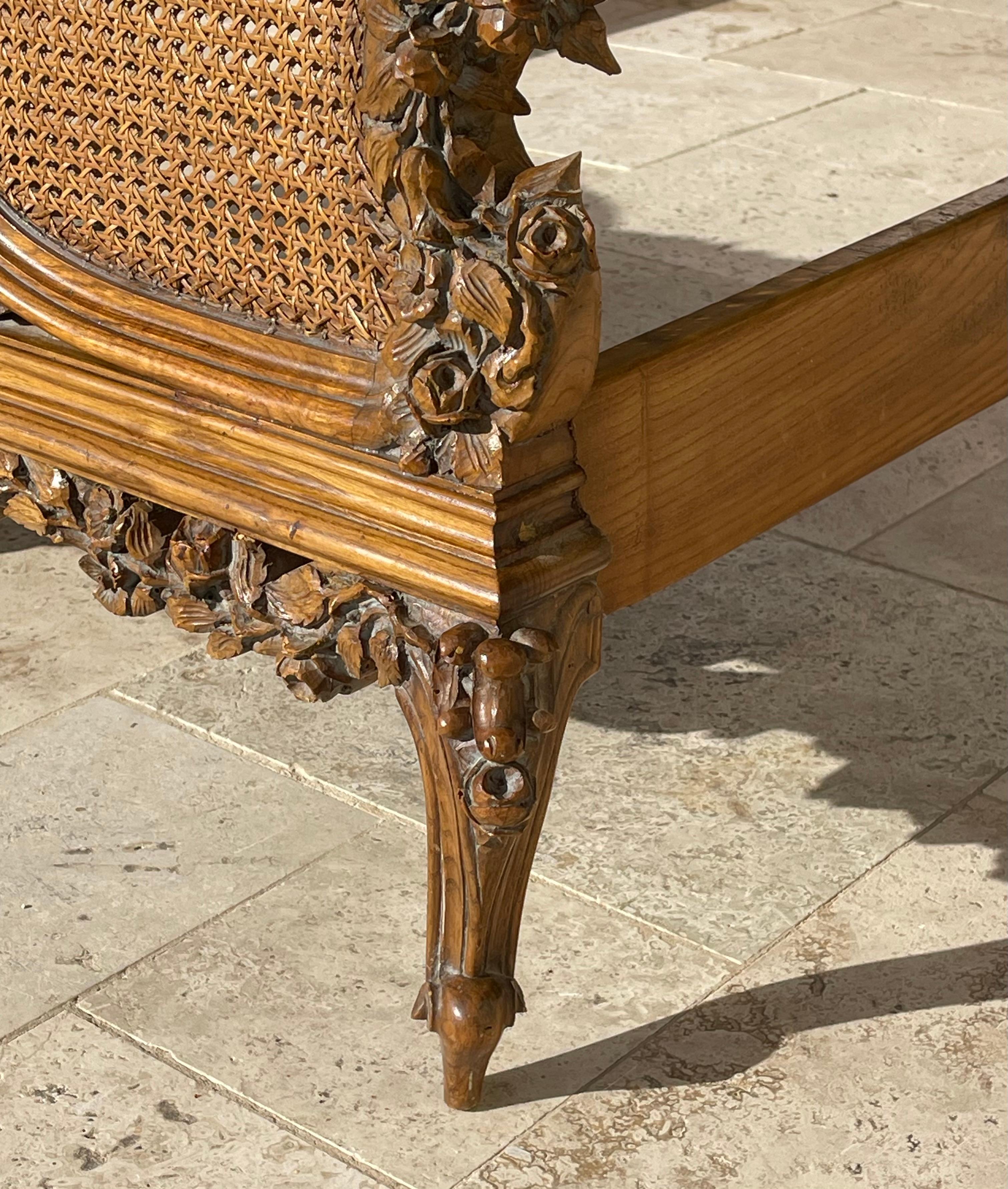 Lit de style Louis XV en vente 11