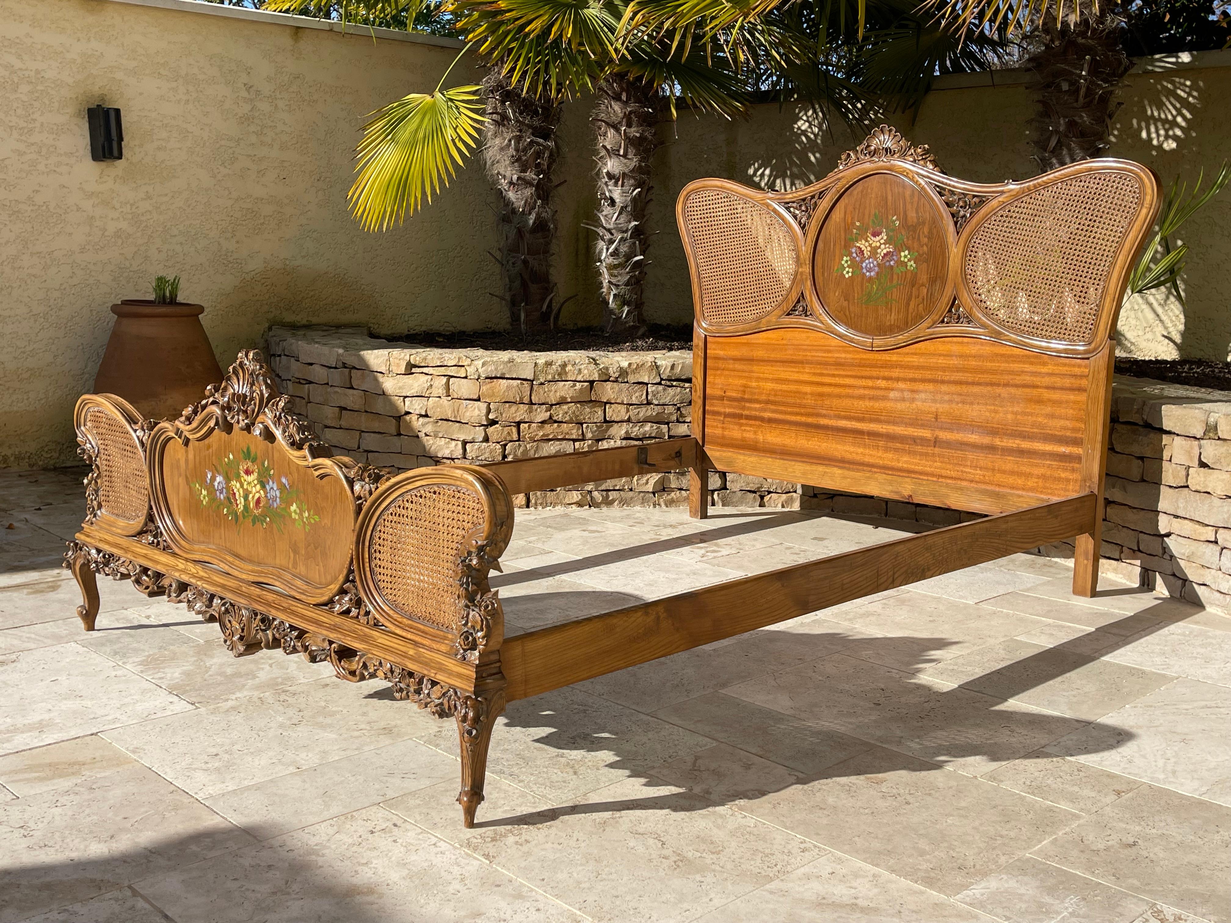 Lit de style Louis XV en vente 13