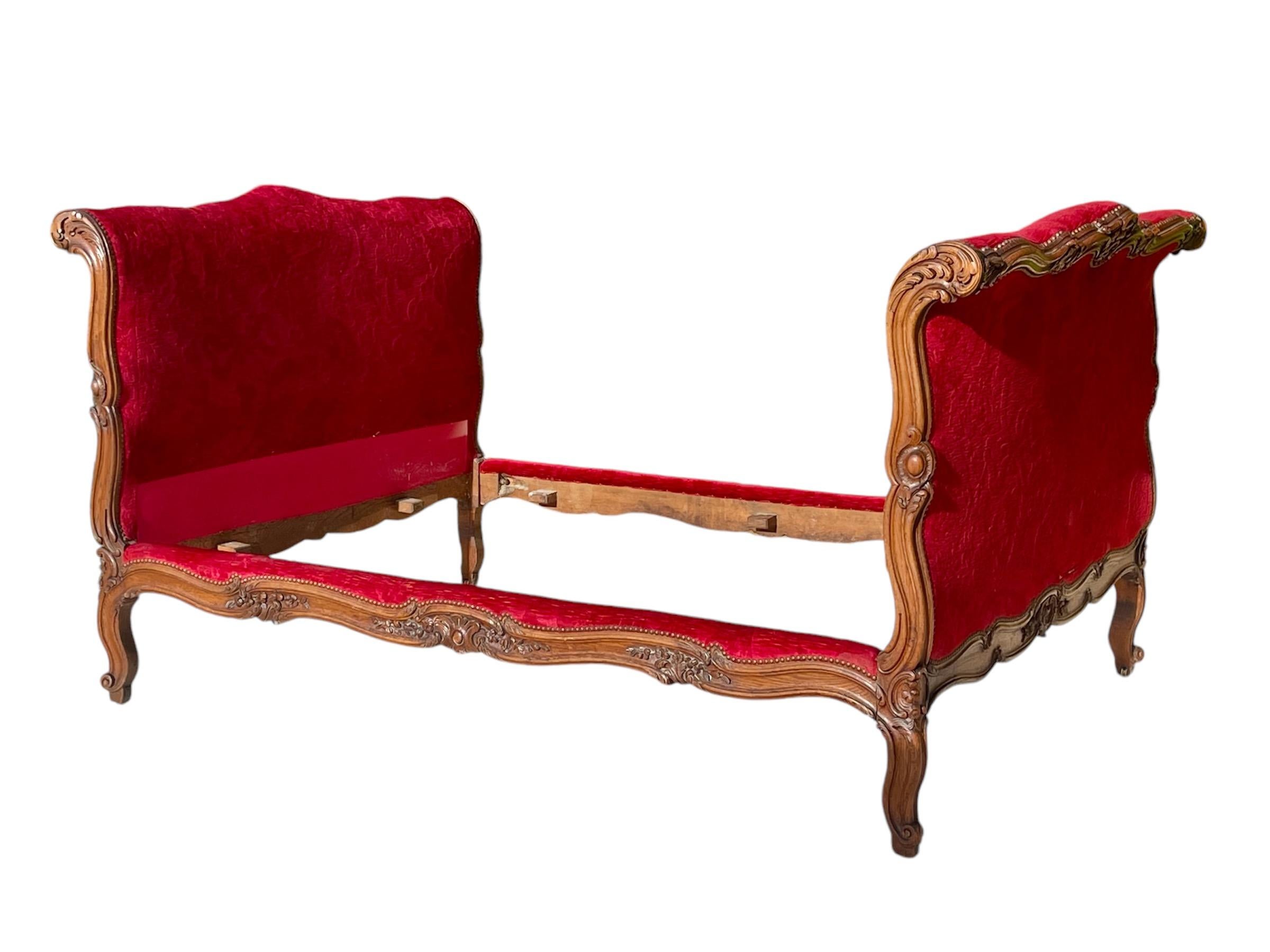 XIXe siècle Lit de style Louis XV en vente