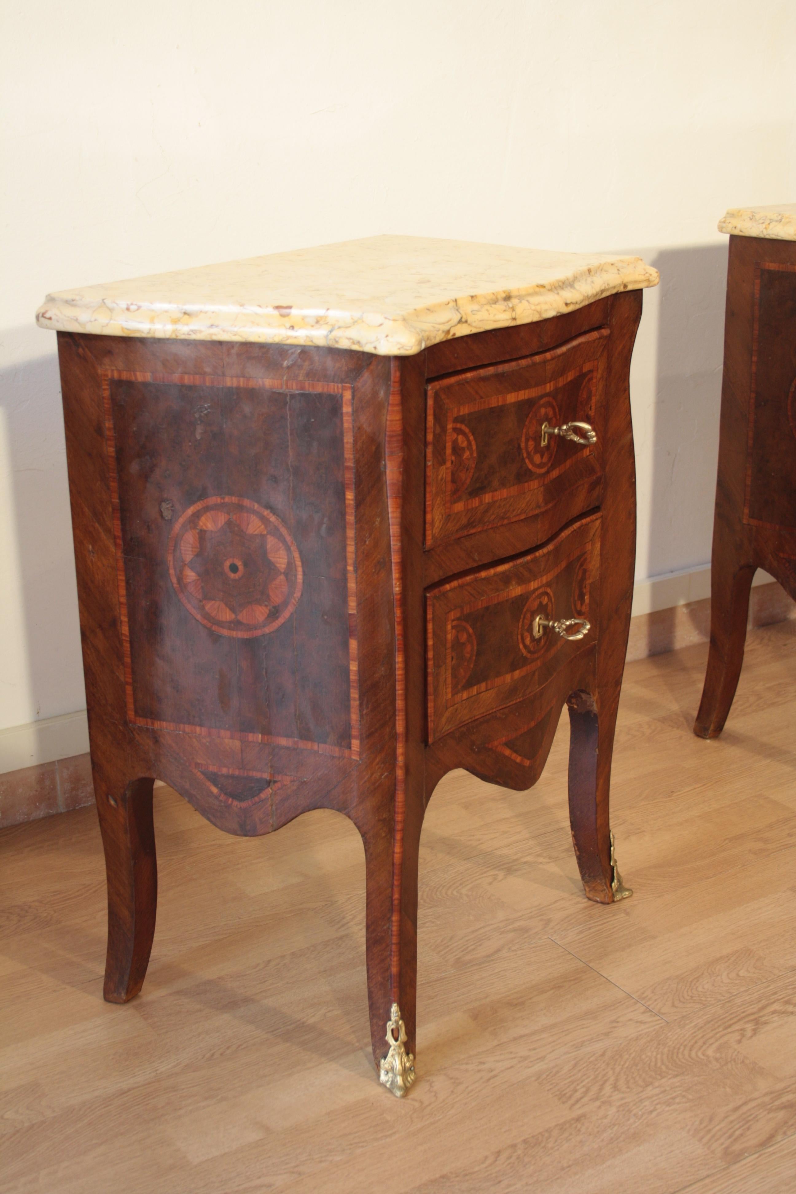 Louis XV Style Bedside Tables, 1920s Set of 2 Classical Walnut Oak Various Woods For Sale 2