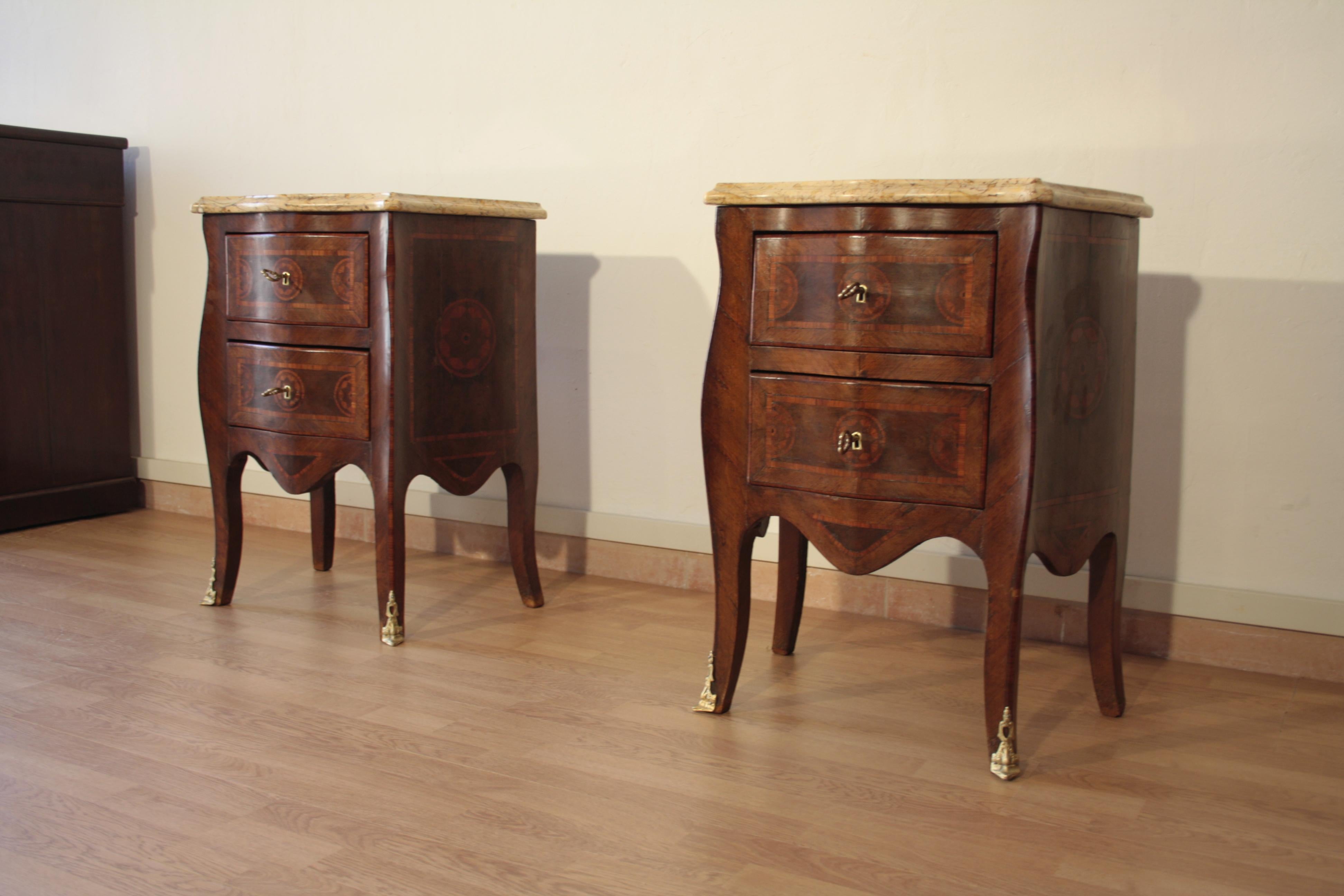 Louis XV Style Bedside Tables, 1920s Set of 2 Classical Walnut Oak Various Woods For Sale 4