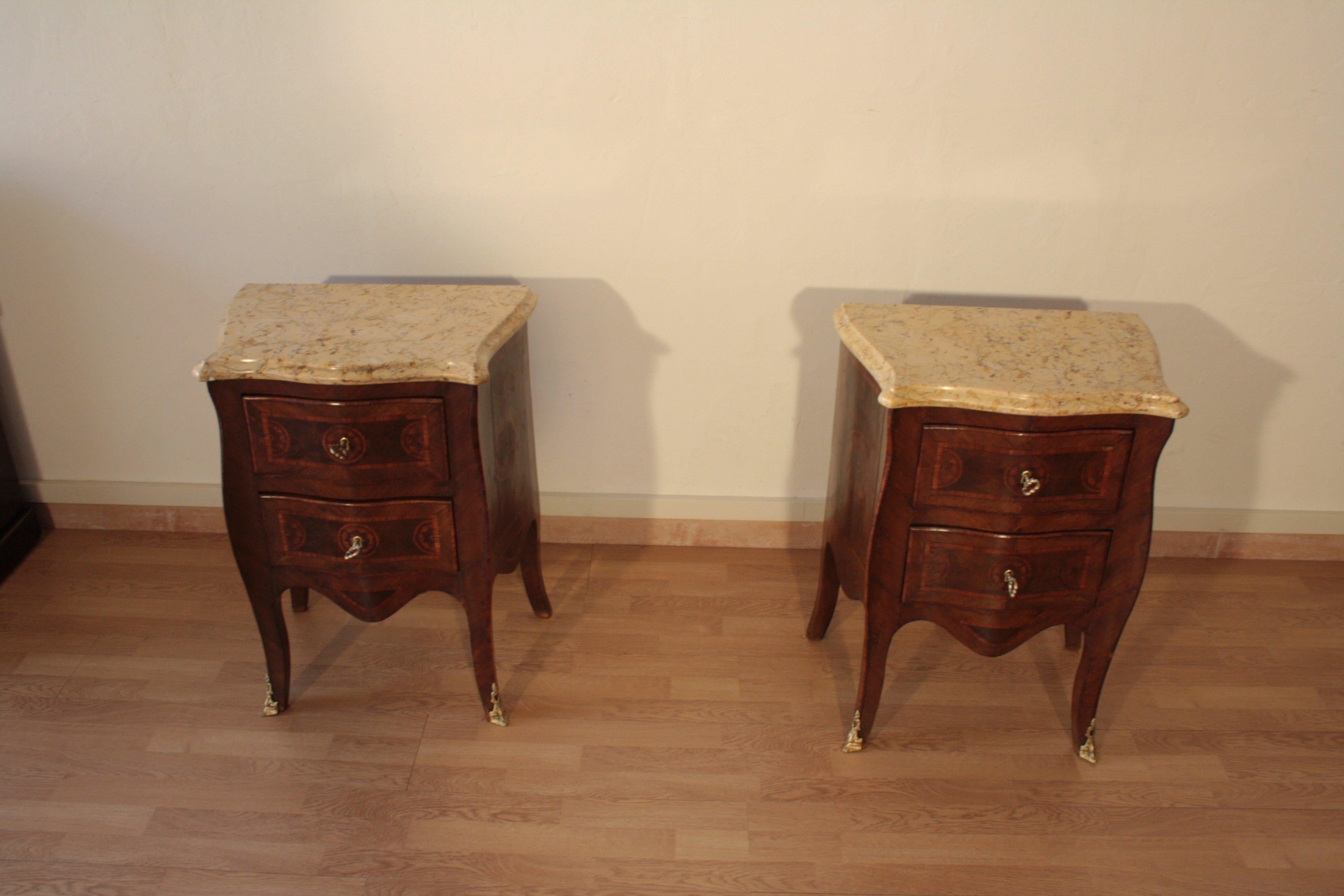 Louis XV Style Bedside Tables, 1920s Set of 2 Classical Walnut Oak Various Woods For Sale 4