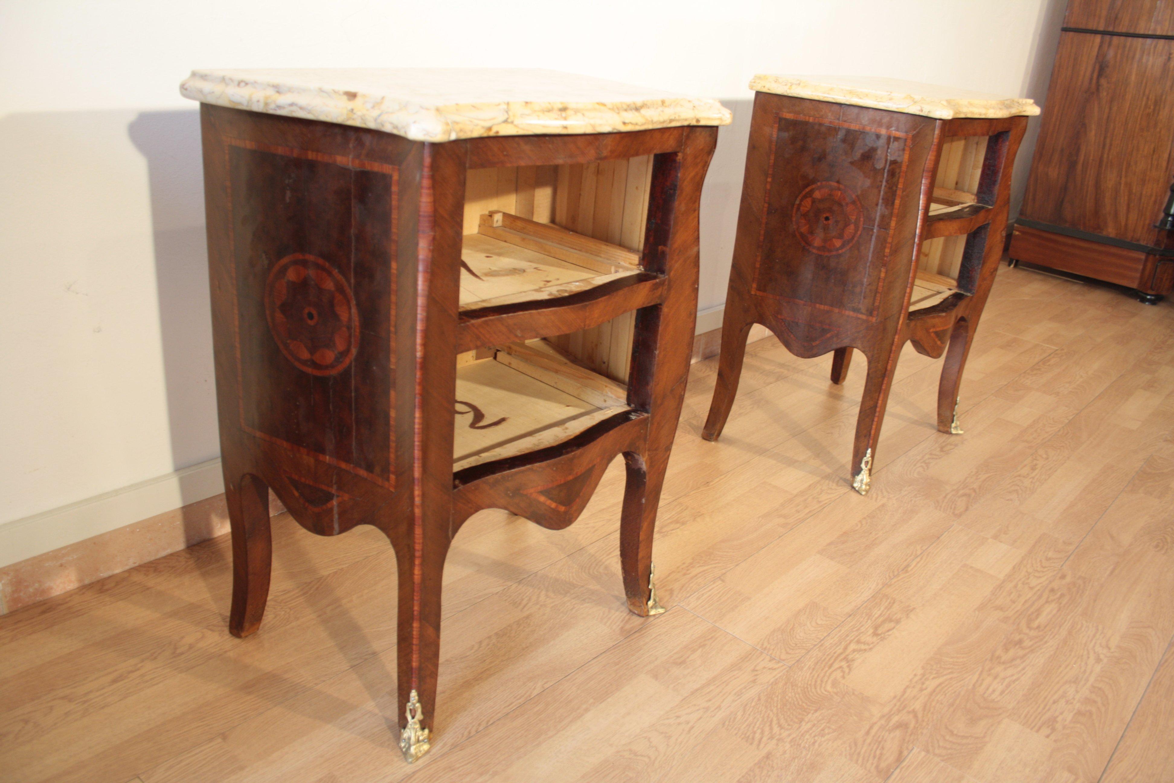 Louis XV Style Bedside Tables, 1920s Set of 2 Classical Walnut Oak Various Woods For Sale 5