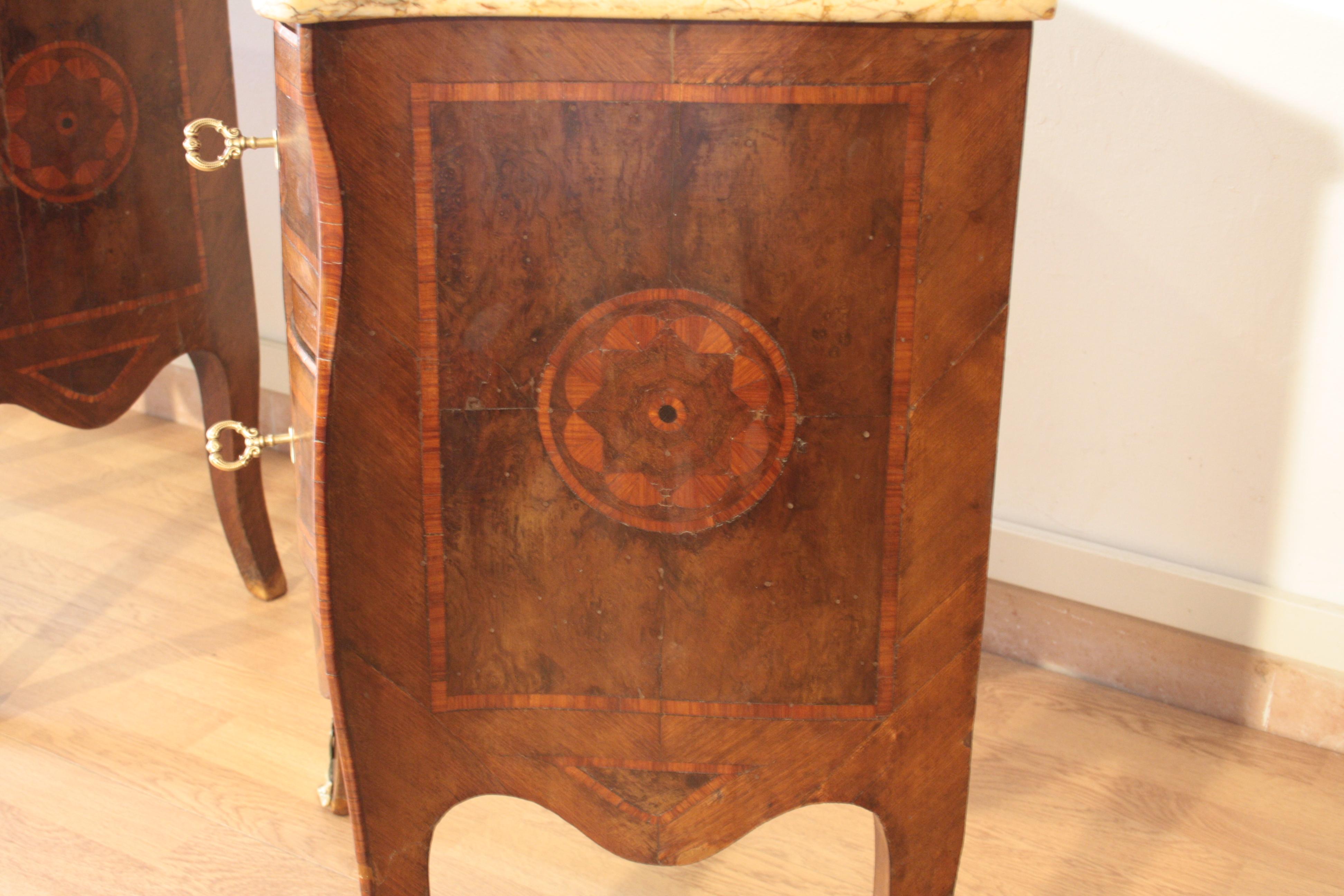 Louis XV Style Bedside Tables, 1920s Set of 2 Classical Walnut Oak Various Woods For Sale 8