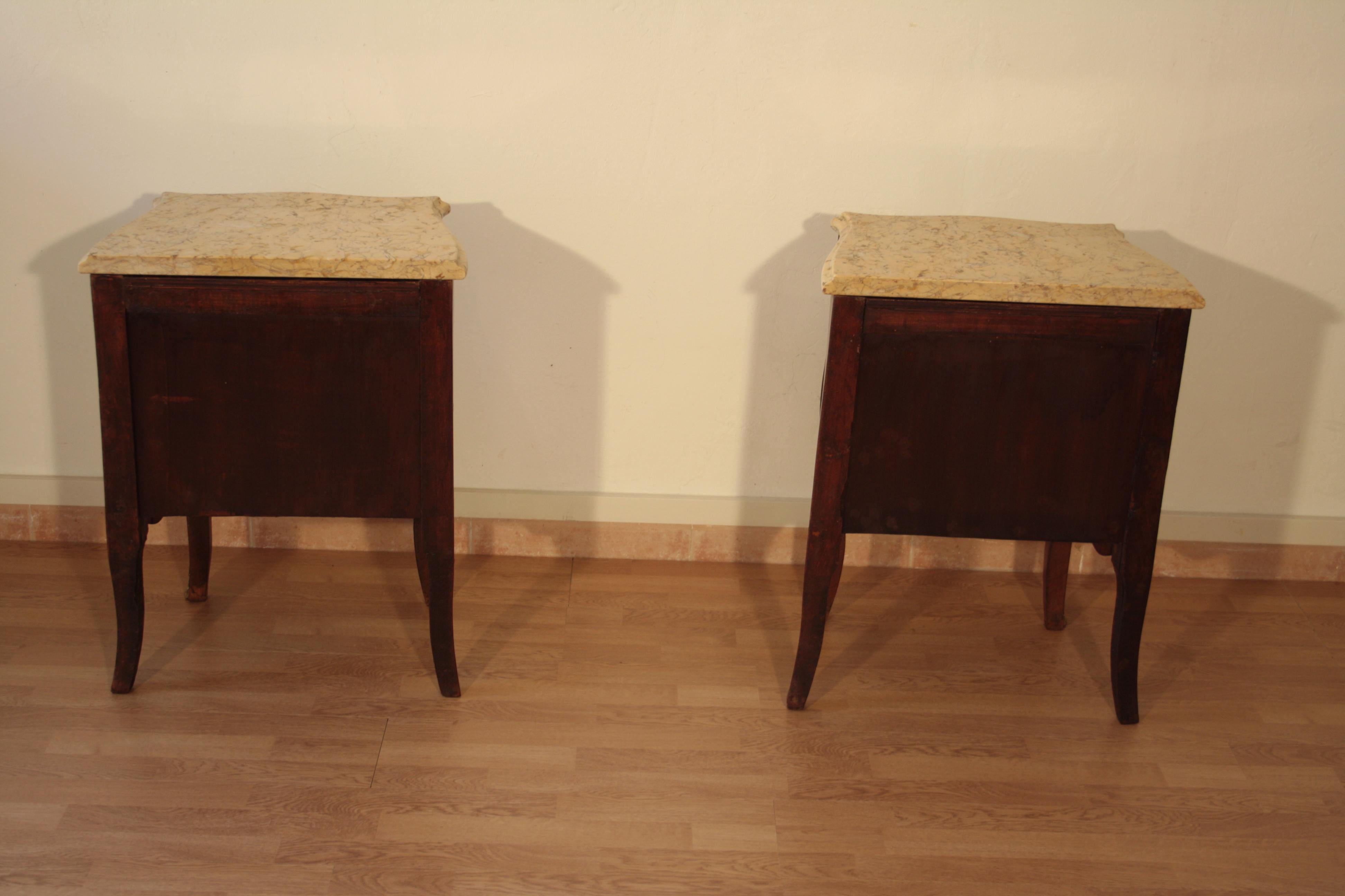 Louis XV Style Bedside Tables, 1920s Set of 2 Classical Walnut Oak Various Woods For Sale 11