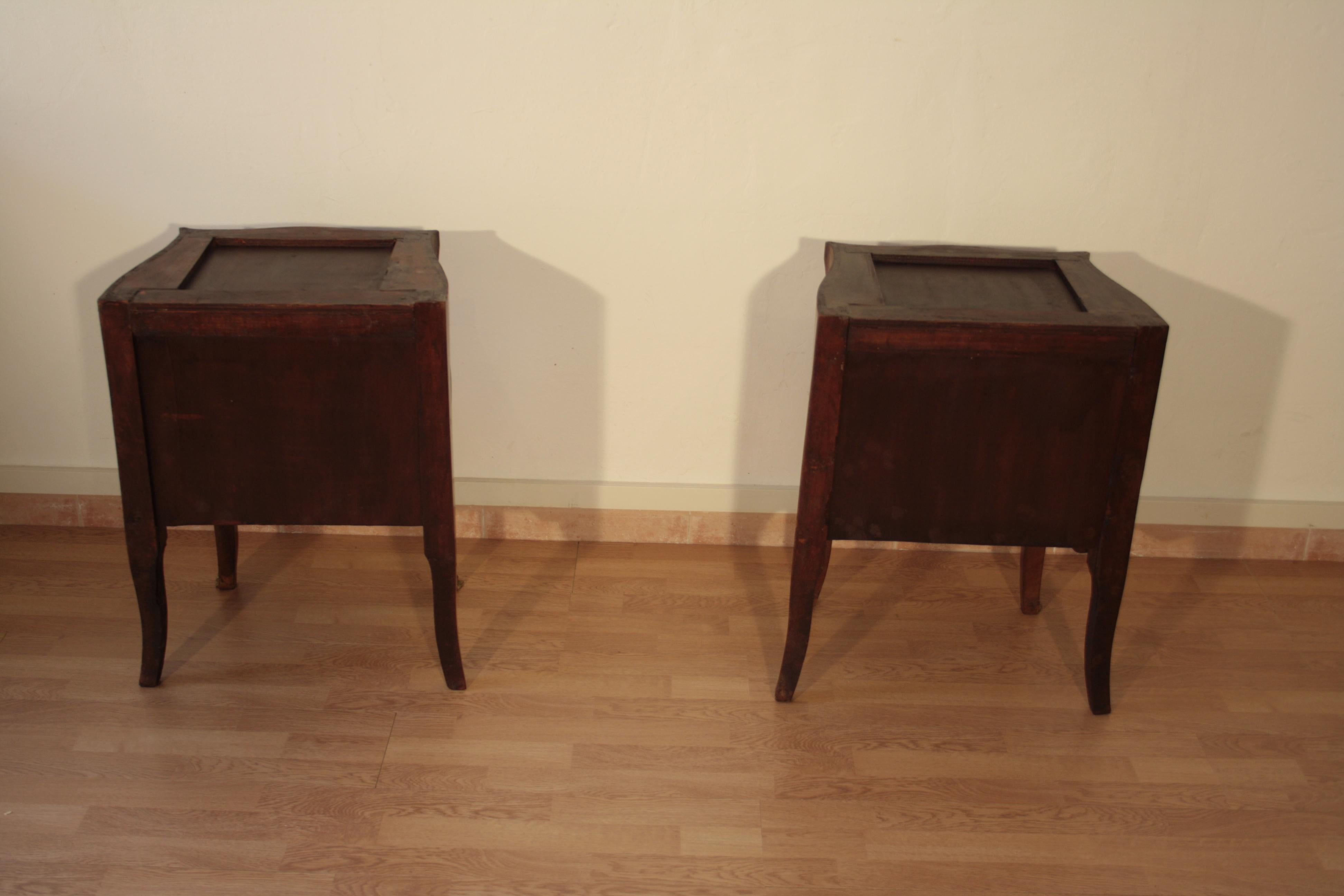 Louis XV Style Bedside Tables, 1920s Set of 2 Classical Walnut Oak Various Woods For Sale 12