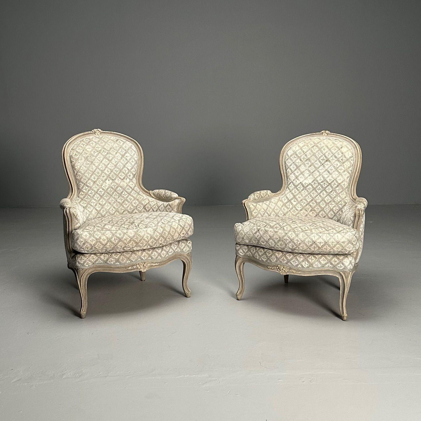 Louis XV Stil, Bergère Stühle, Grau lackiertes Holz, Stoff, Frankreich, 1970er (Französisch) im Angebot