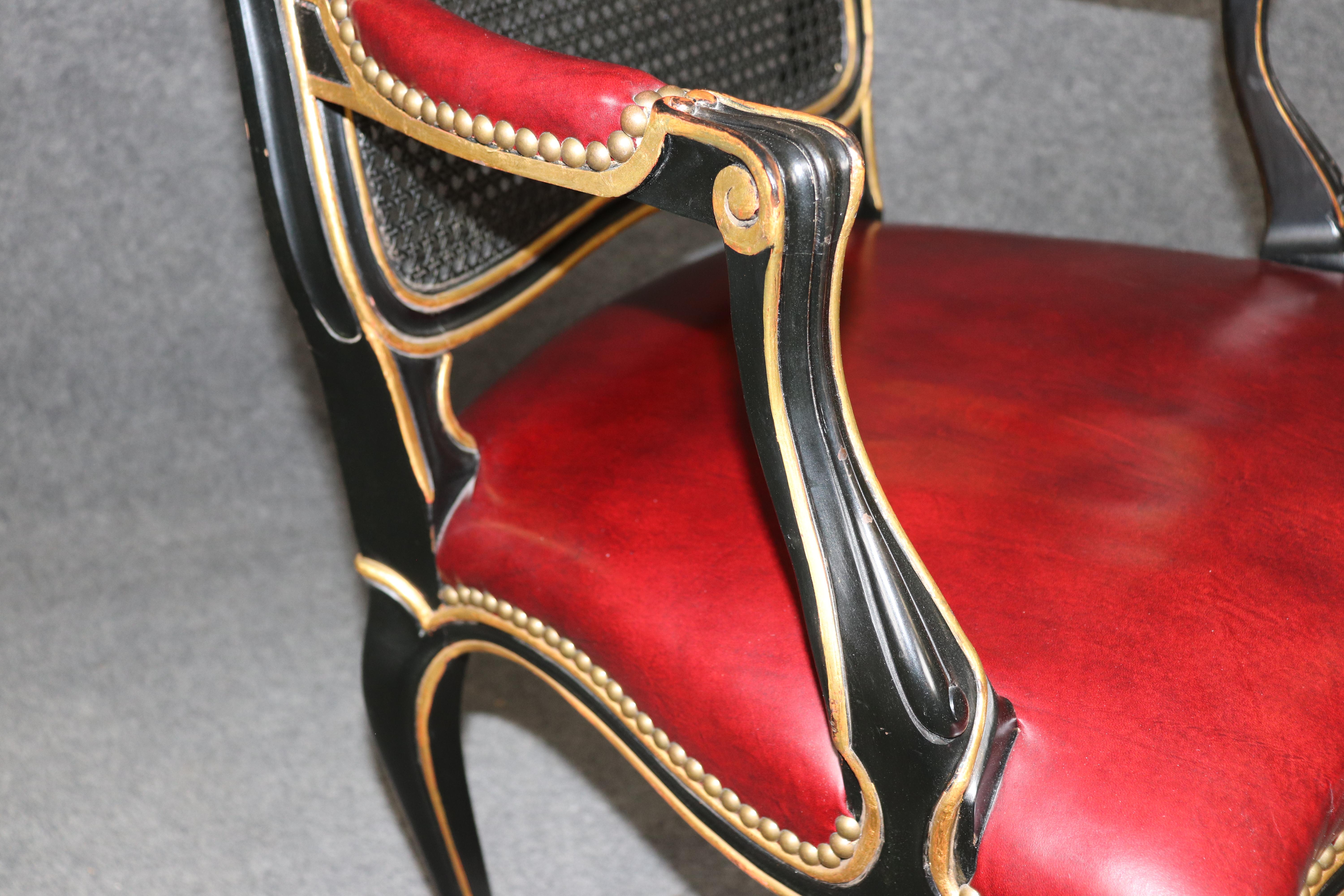 Fauteuil de style Louis XV à dossier de canne noir ébonisé et doré par John Widdicomb en vente 3