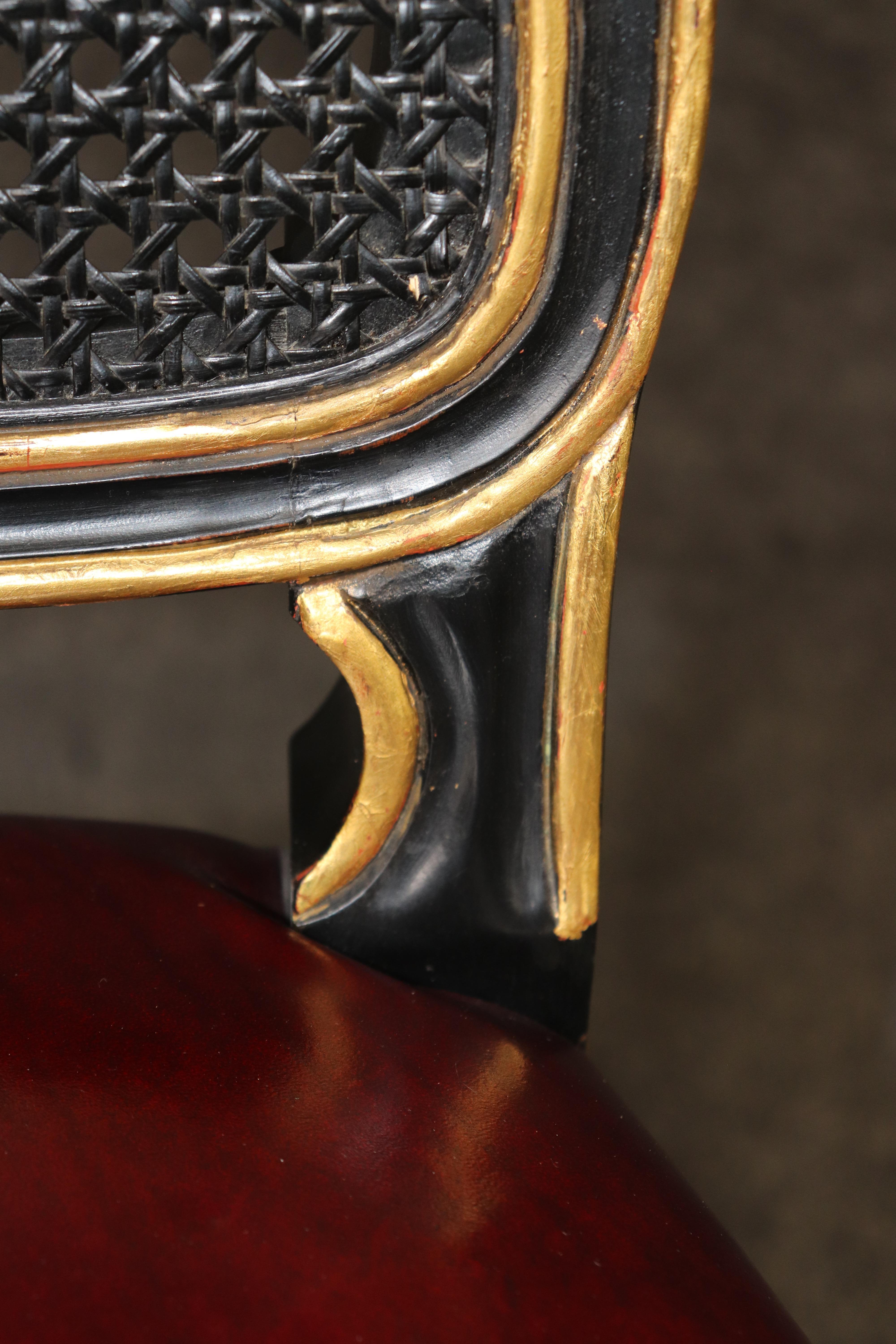 Fauteuil de style Louis XV à dossier de canne noir ébonisé et doré par John Widdicomb en vente 4