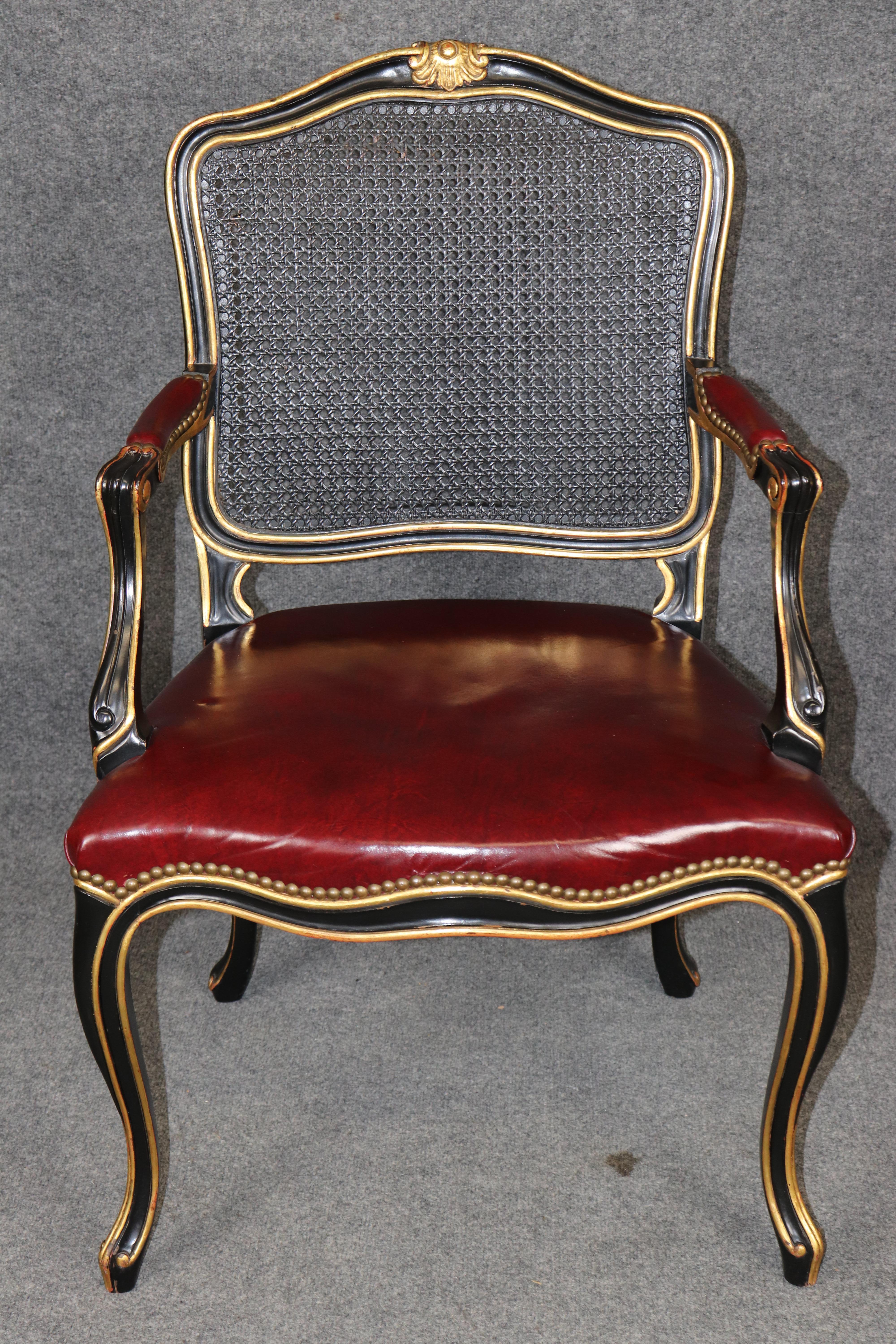 Américain Fauteuil de style Louis XV à dossier de canne noir ébonisé et doré par John Widdicomb en vente