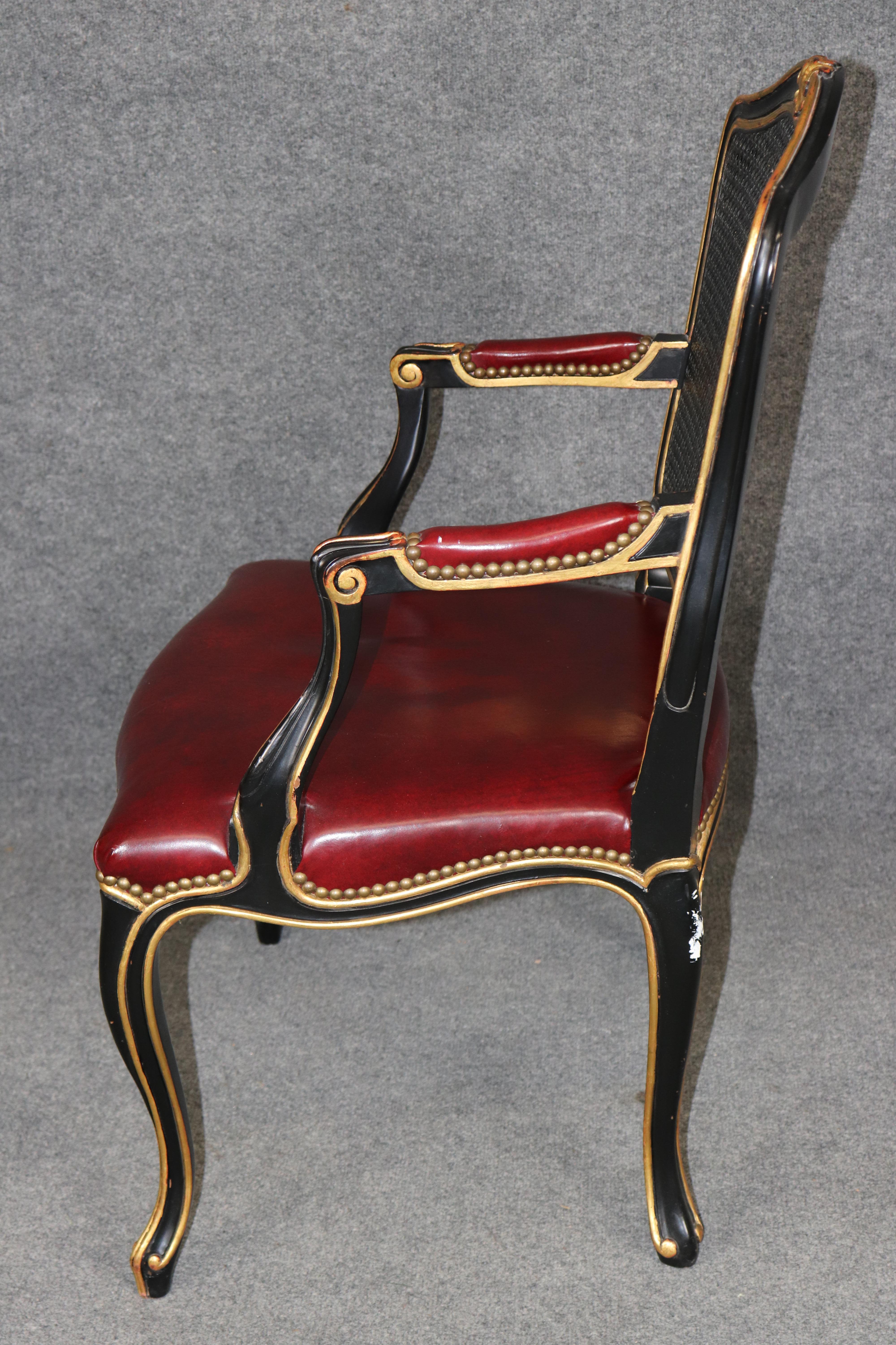 Sculpté Fauteuil de style Louis XV à dossier de canne noir ébonisé et doré par John Widdicomb en vente