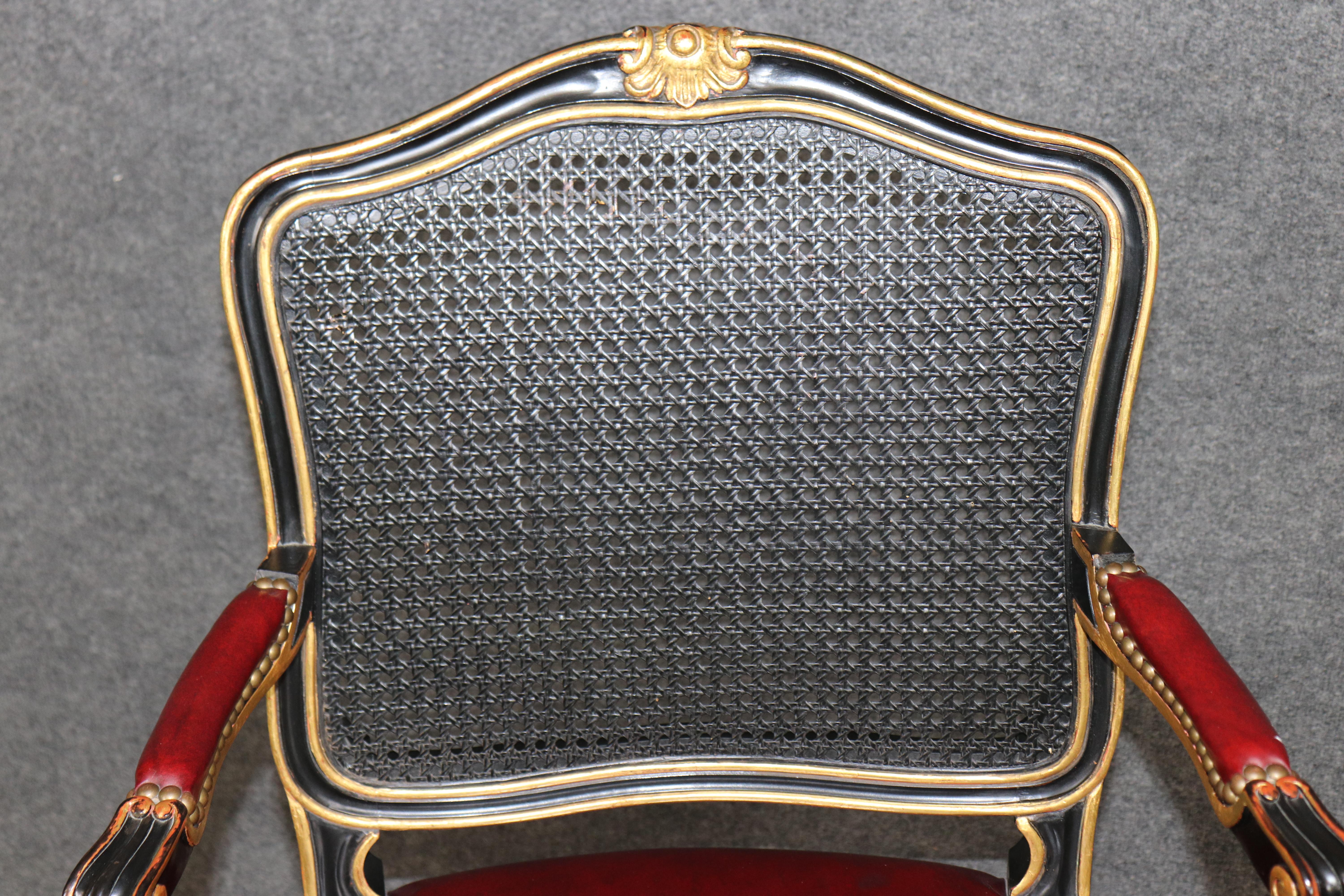 Laiton Fauteuil de style Louis XV à dossier de canne noir ébonisé et doré par John Widdicomb en vente