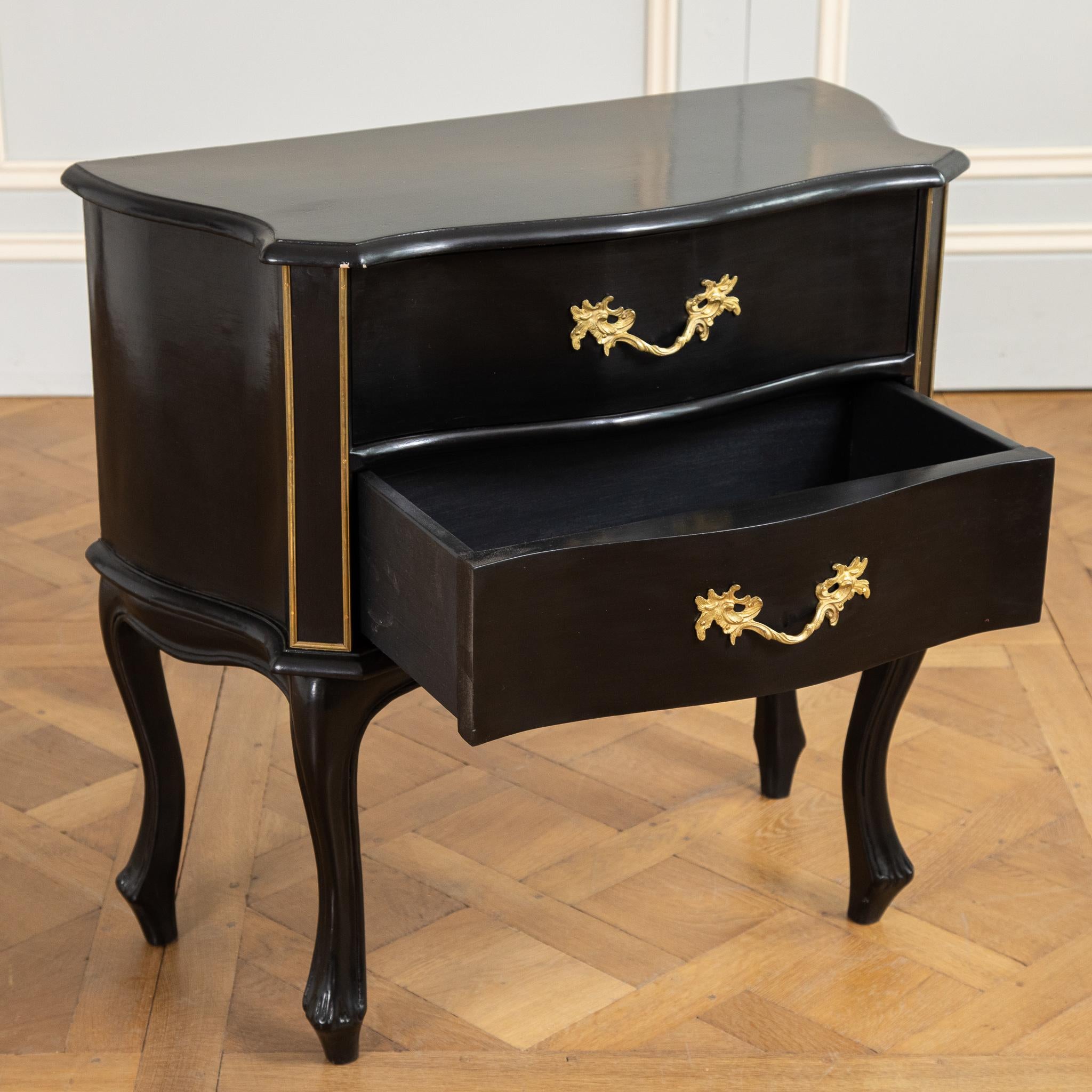Kommode im Louis XV-Stil mit schwarzem Lack im Angebot 3