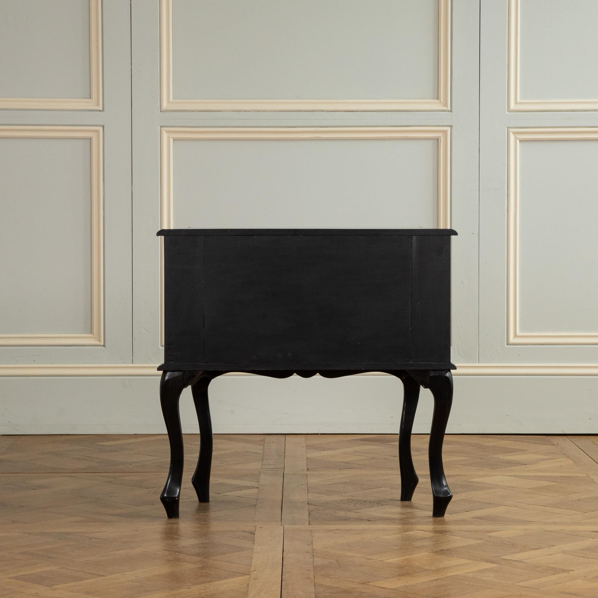 Kommode im Louis XV-Stil mit schwarzem Lack im Angebot 6