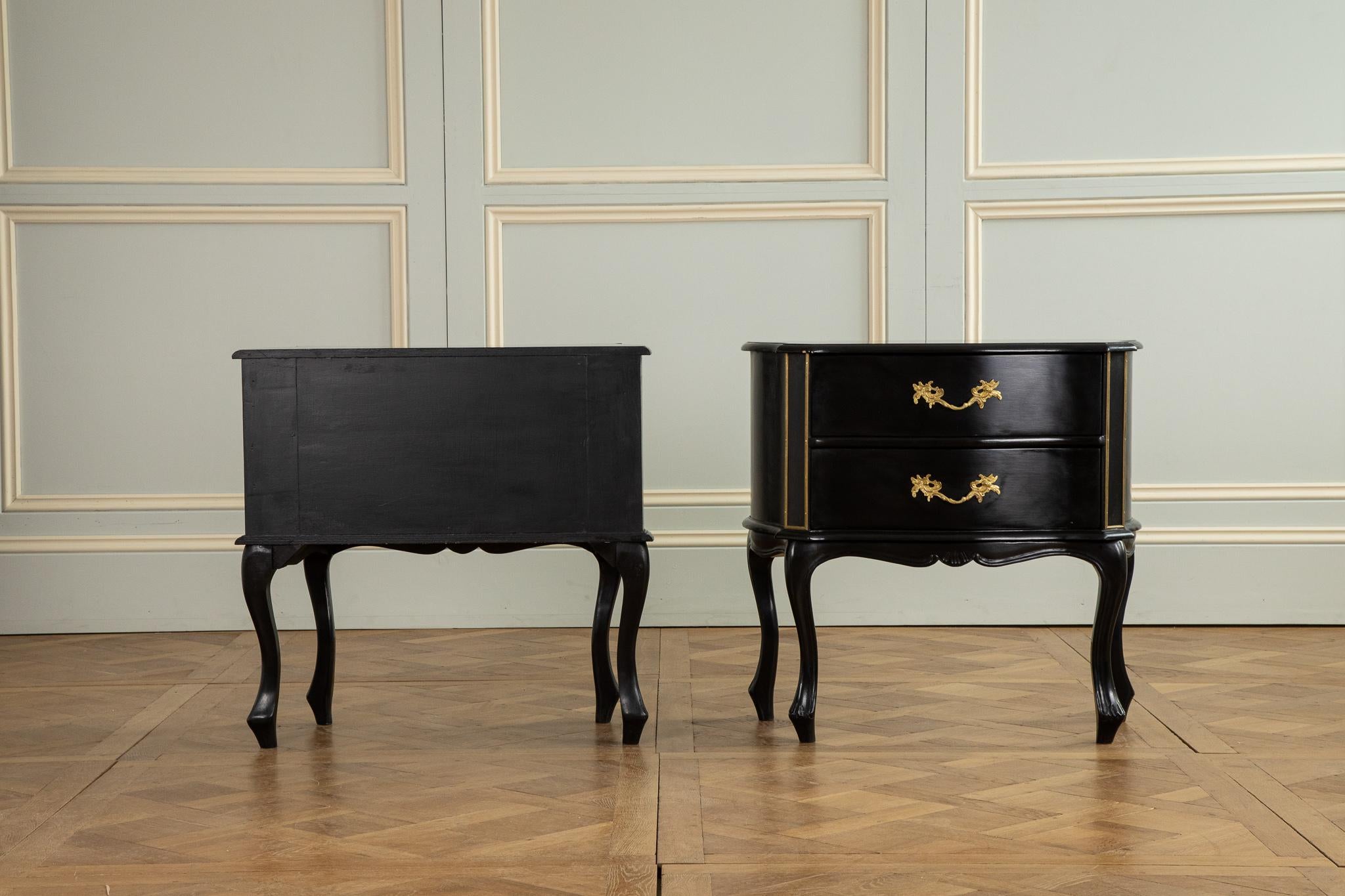 Kommode im Louis XV-Stil mit schwarzem Lack (Britisch) im Angebot